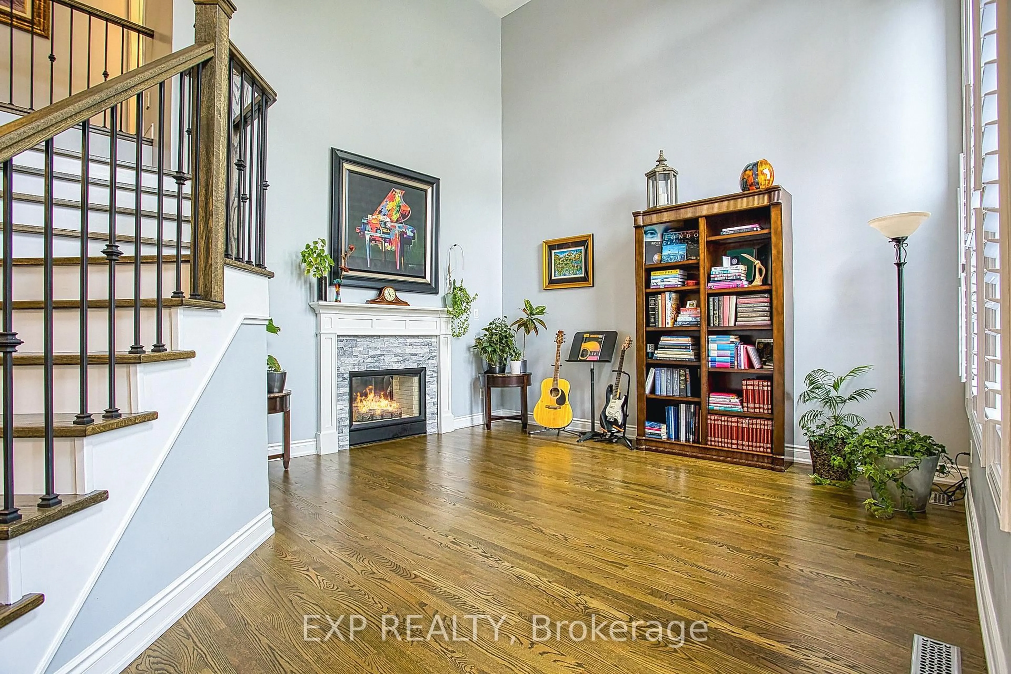 Indoor entryway for 5 Shetland Dr, Hamilton Ontario L8B 0N9