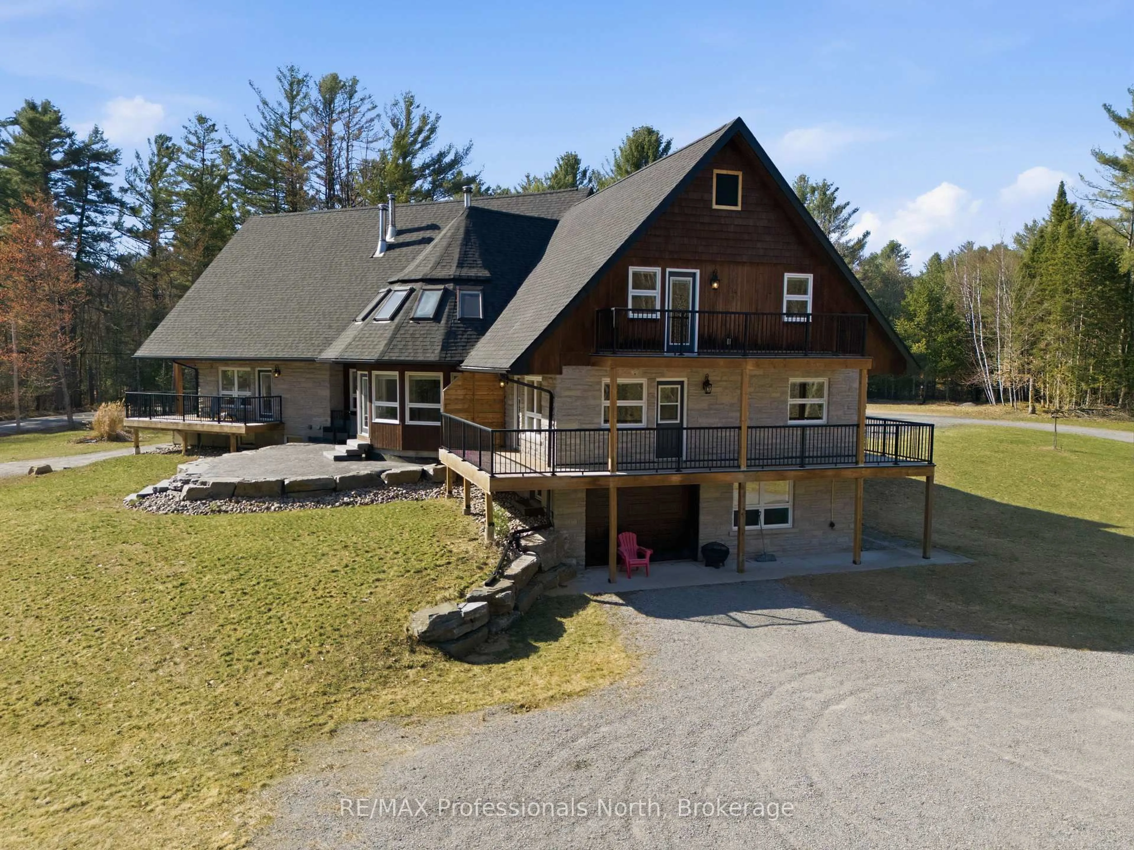 A pic from outside/outdoor area/front of a property/back of a property/a pic from drone, unknown for 1196 Ravenscliffe Rd, Huntsville Ontario P1H 2N5