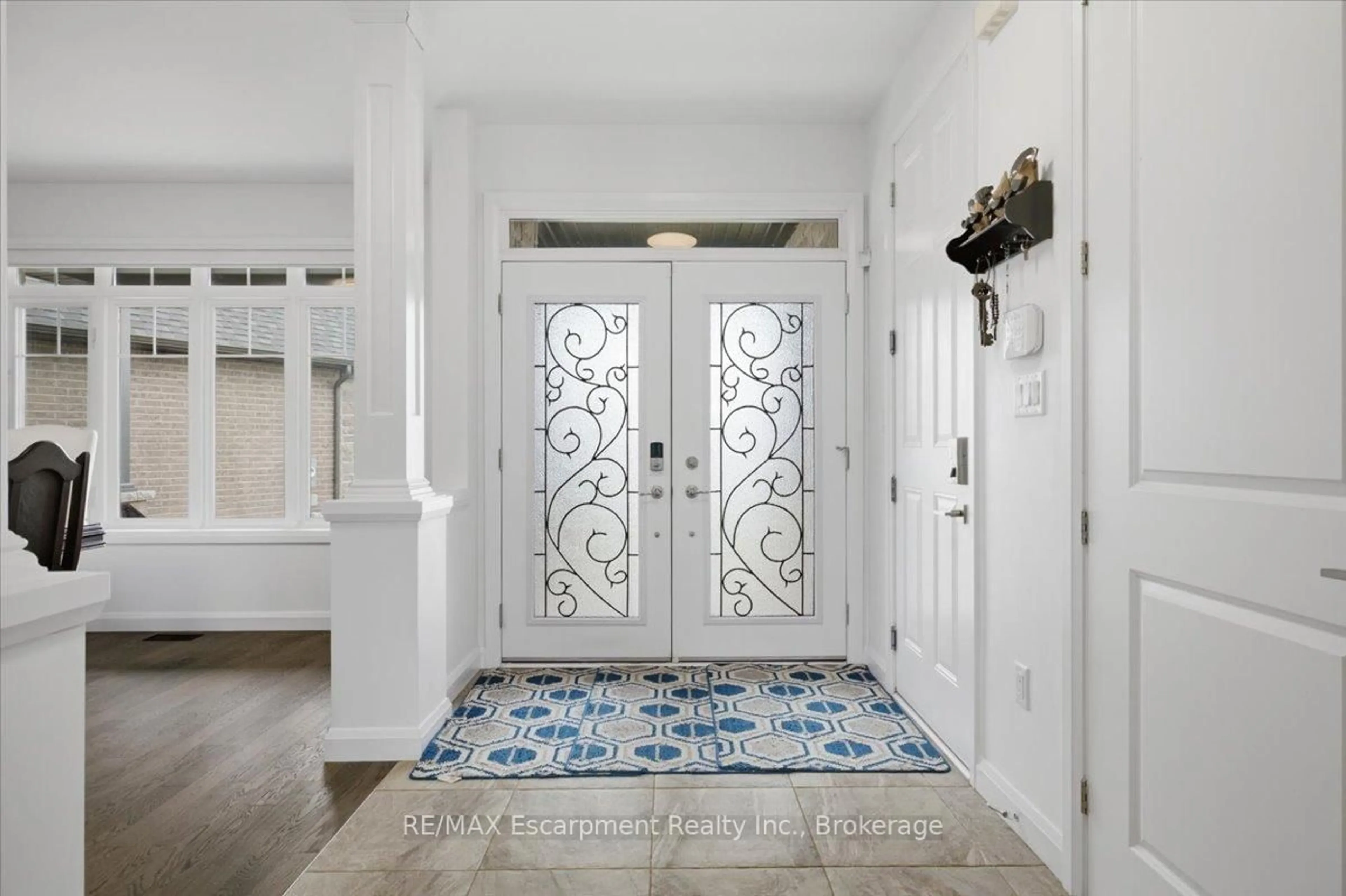 Indoor entryway for 46 Dougherty Crt, Hamilton Ontario L9K 0H7