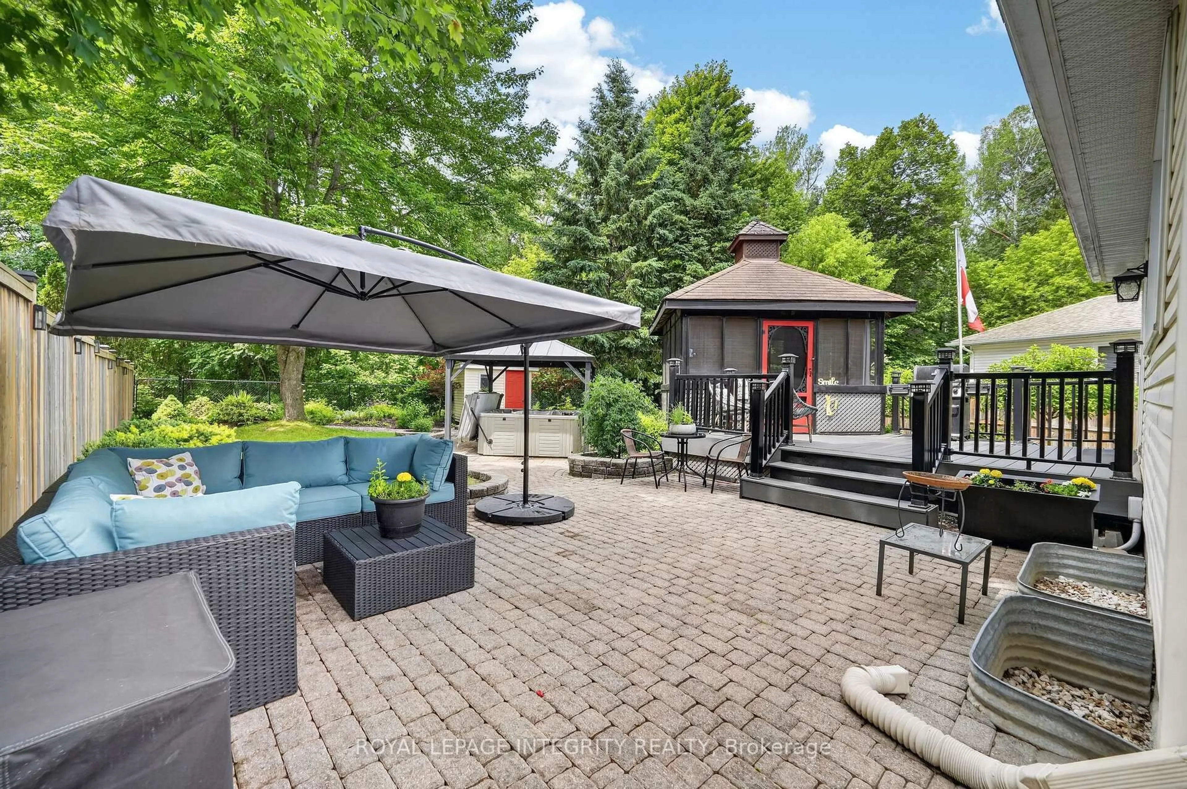 Patio, unknown for 1535 Bonneville Cres, Orleans Ontario K1C 7M9