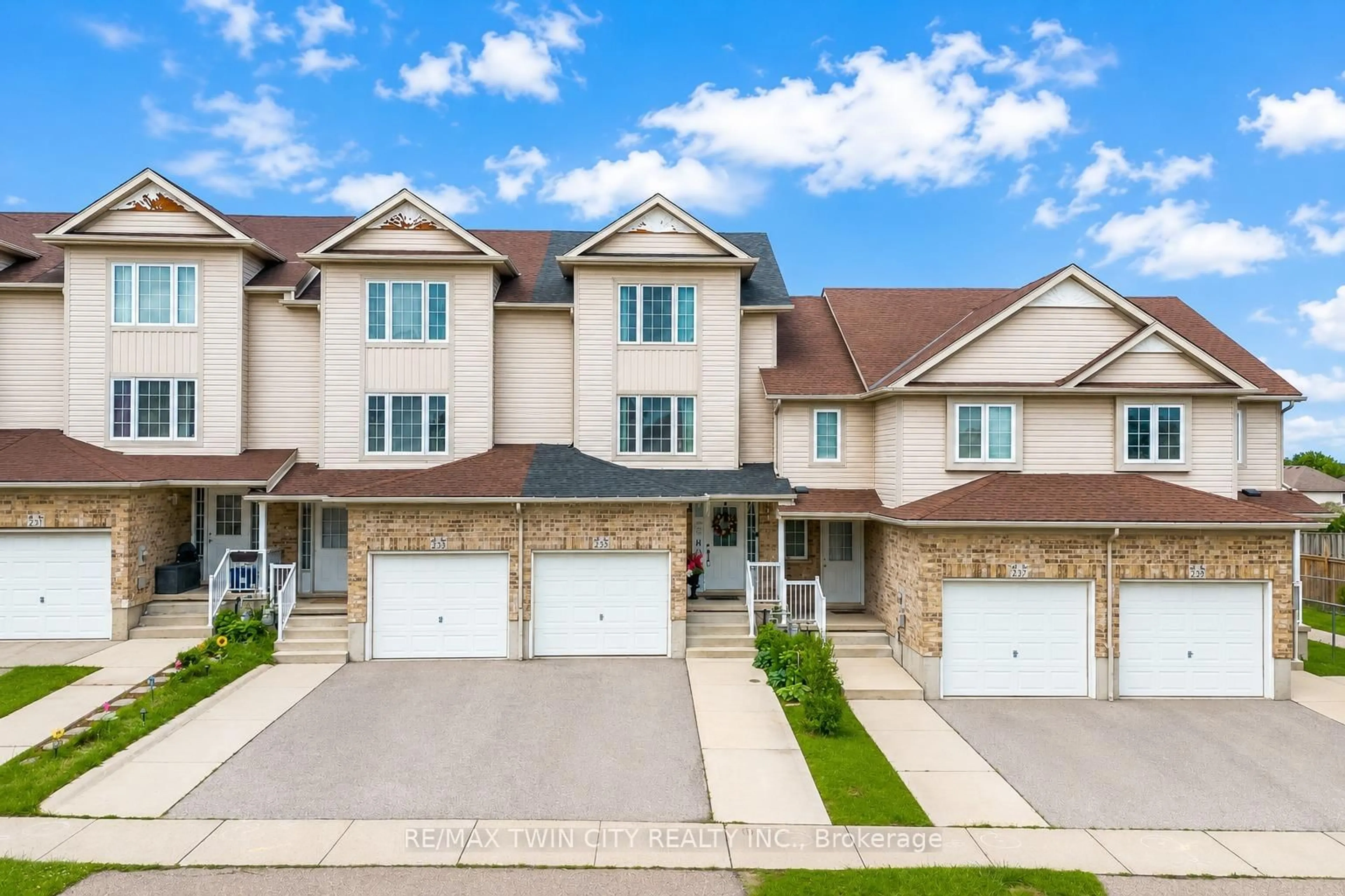 A pic from outside/outdoor area/front of a property/back of a property/a pic from drone, street for 235 Red Clover Crt, Kitchener Ontario N2E 4J5