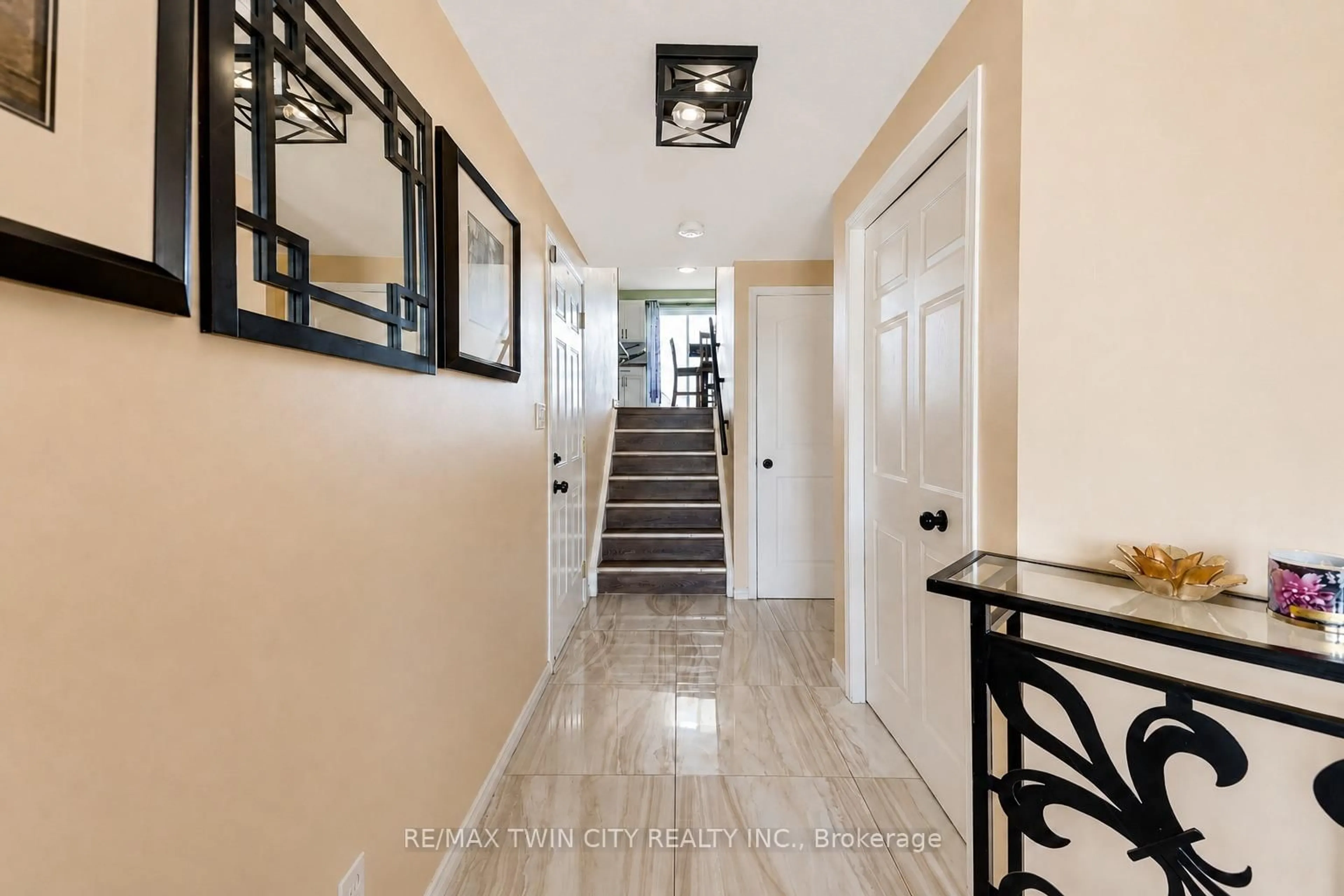 Indoor entryway for 235 Red Clover Crt, Kitchener Ontario N2E 4J5