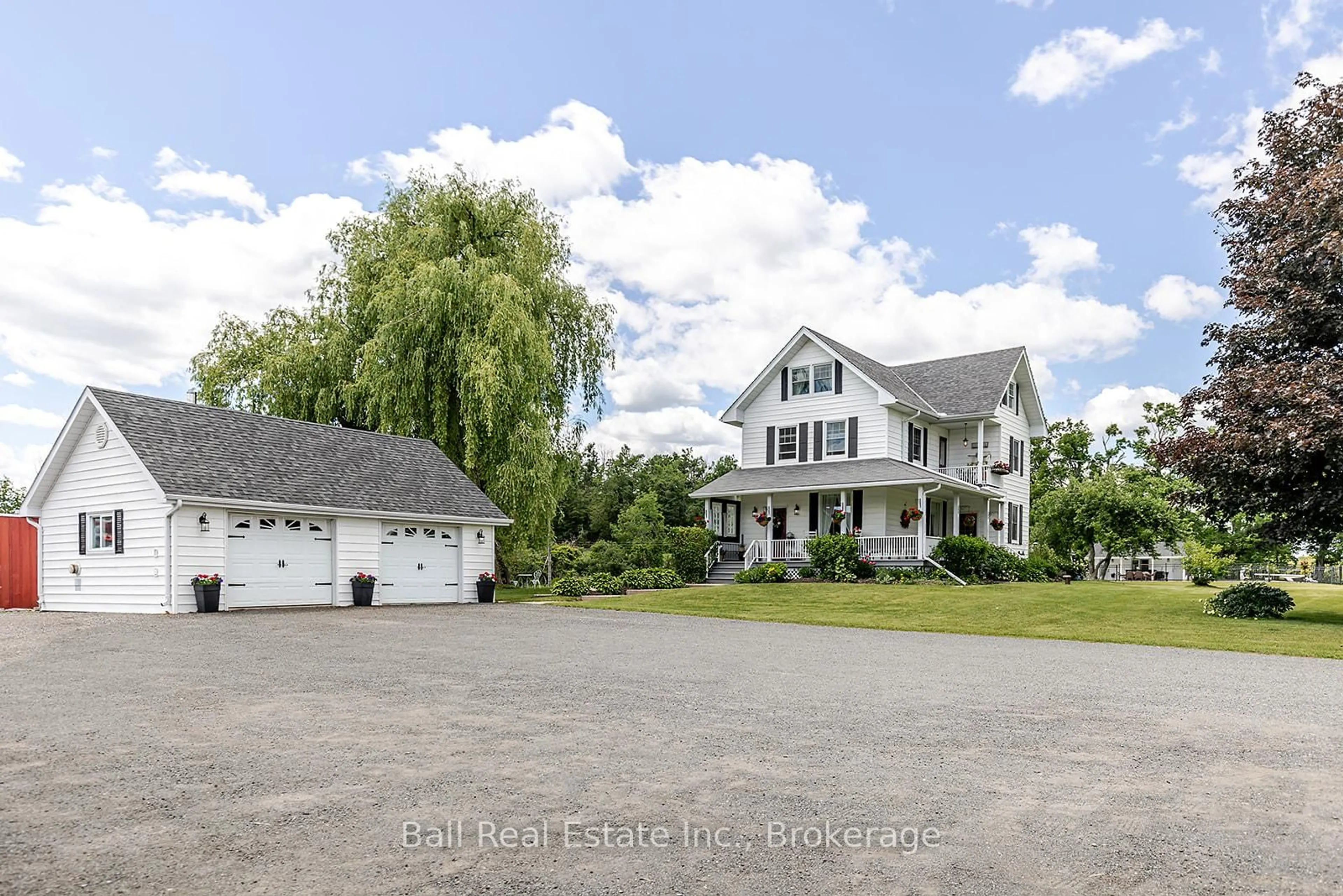 A pic from outside/outdoor area/front of a property/back of a property/a pic from drone, street for 734 Tara Rd, Selwyn Ontario K0L 1T0