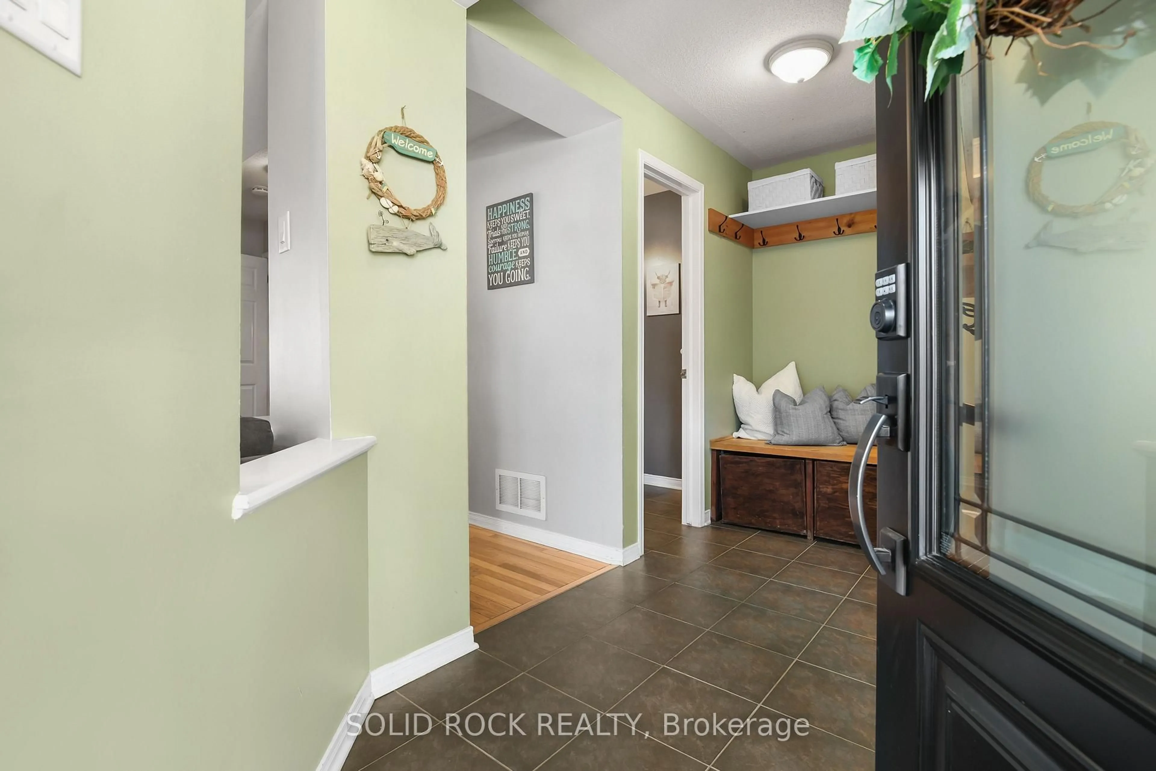 Indoor entryway for 4 Short Rd, Arnprior Ontario K7S 0B9