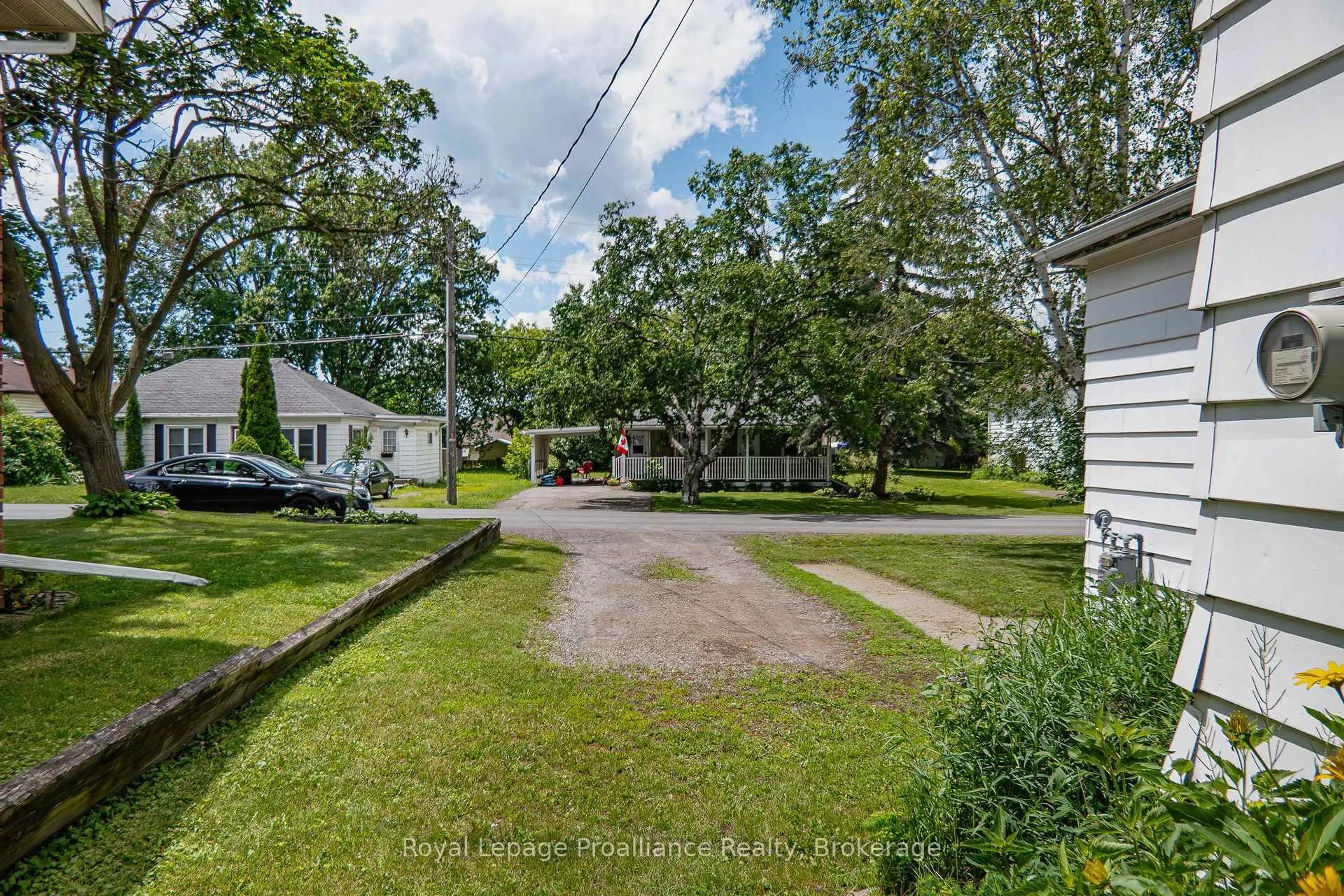 A pic from outside/outdoor area/front of a property/back of a property/a pic from drone, street for 45 Valleyview Cres, Belleville Ontario K8P 3E9