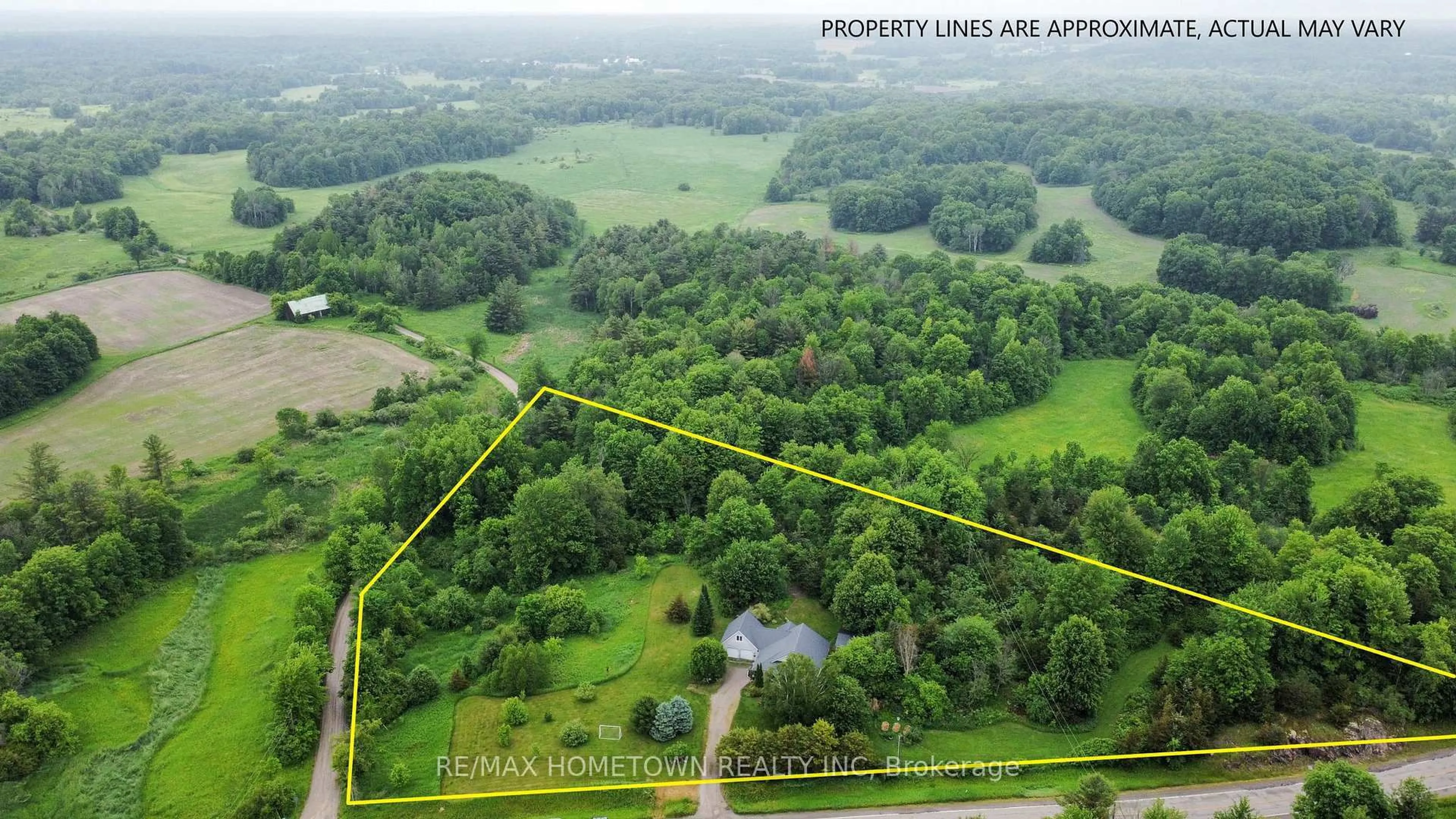 A pic from outside/outdoor area/front of a property/back of a property/a pic from drone, unknown for 134 Rockfield Rd, Leeds and the Thousand Islands Ontario K0E 1R0