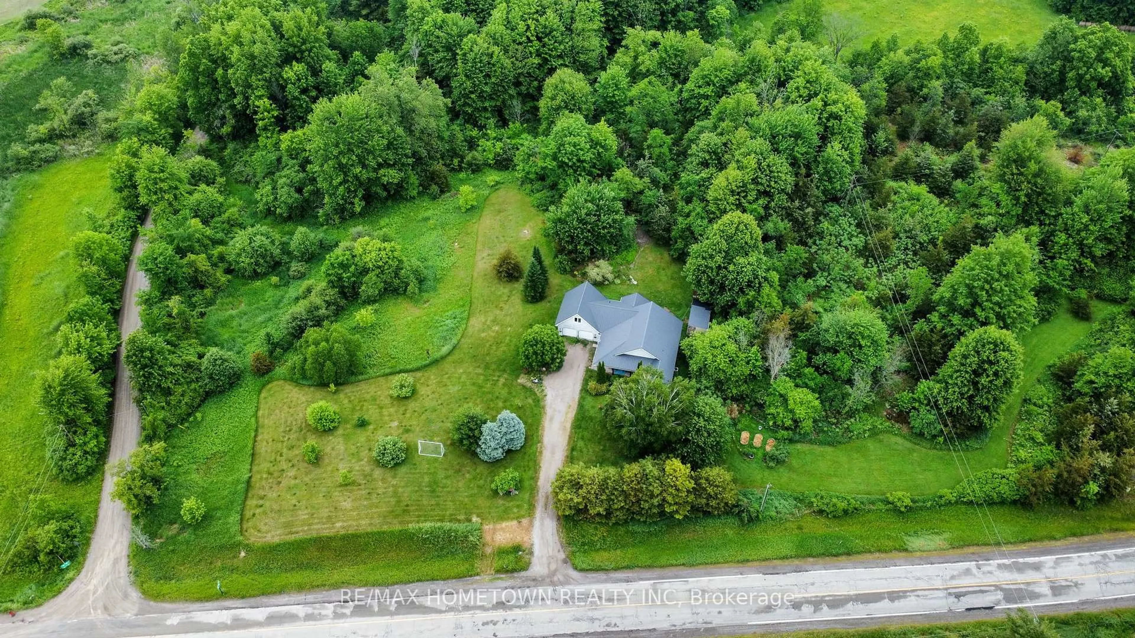 A pic from outside/outdoor area/front of a property/back of a property/a pic from drone, unknown for 134 Rockfield Rd, Leeds and the Thousand Islands Ontario K0E 1R0