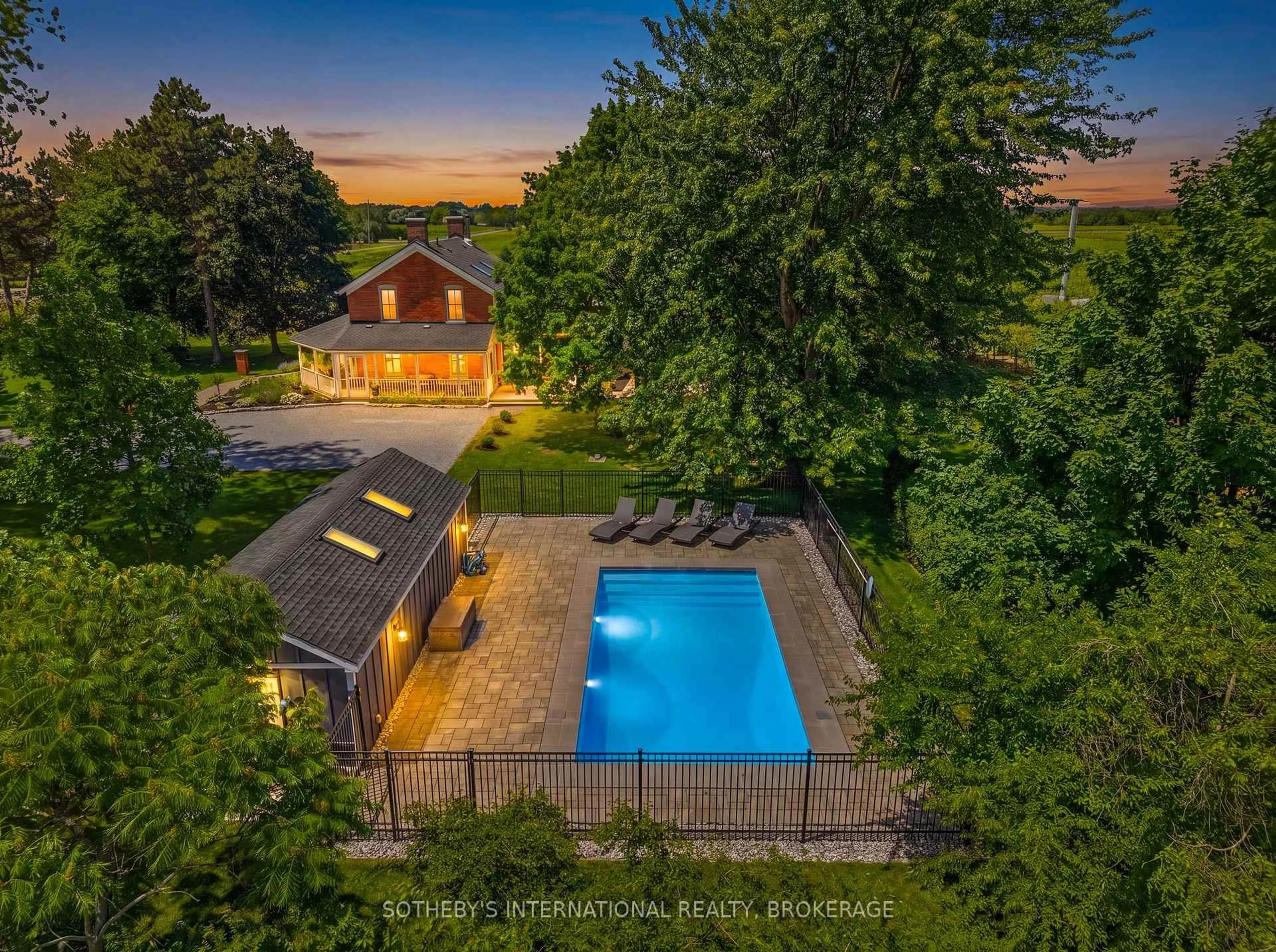 A pic from outside/outdoor area/front of a property/back of a property/a pic from drone, water/lake/river/ocean view for 1080 Line 3 Rd, Niagara-on-the-Lake Ontario L0S 1J0