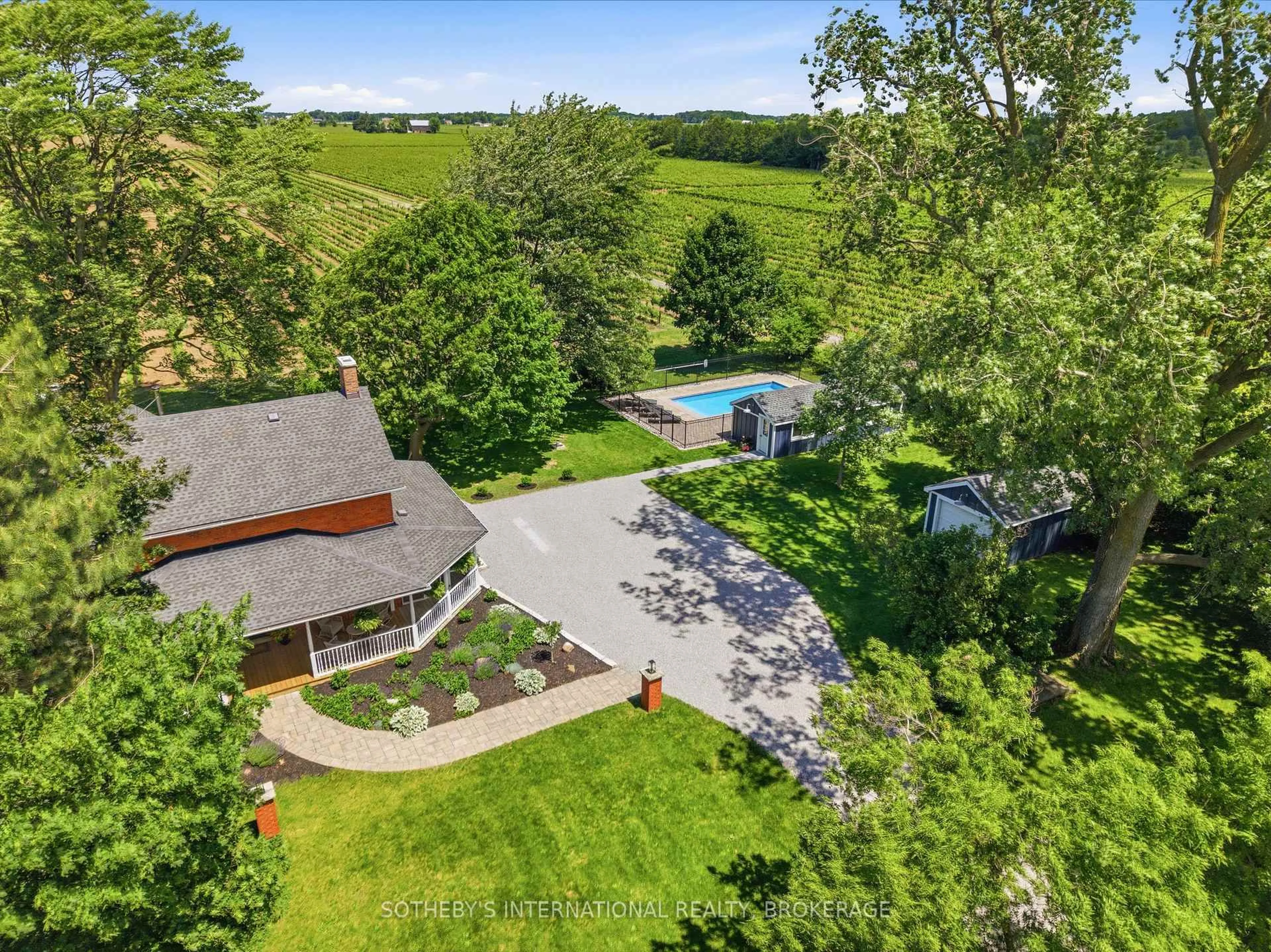 A pic from outside/outdoor area/front of a property/back of a property/a pic from drone, water/lake/river/ocean view for 1080 Line 3 Rd, Niagara-on-the-Lake Ontario L0S 1J0