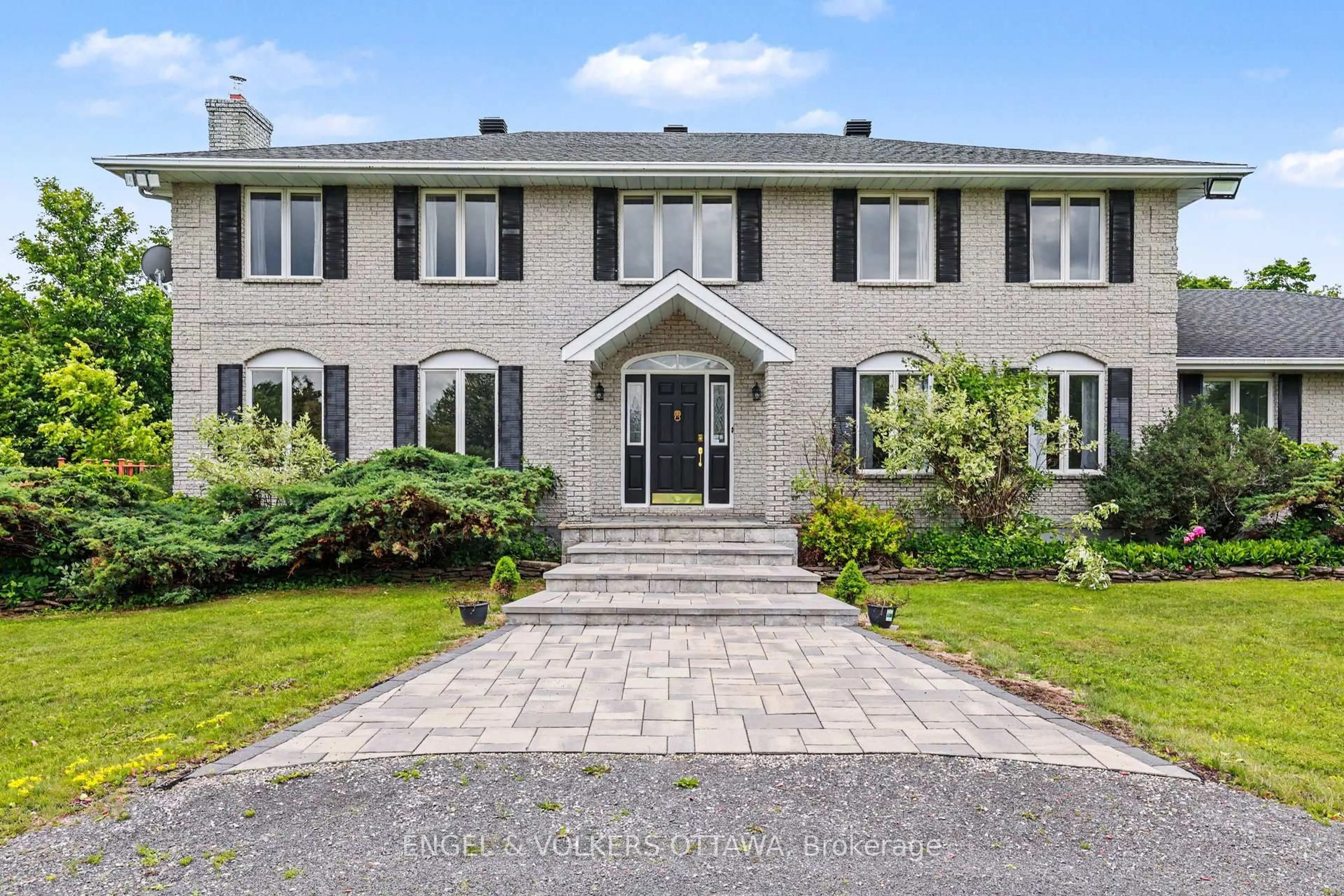 Home with brick exterior material, street for 2025 Sixth Line Rd, Ottawa Ontario K0A 1T0