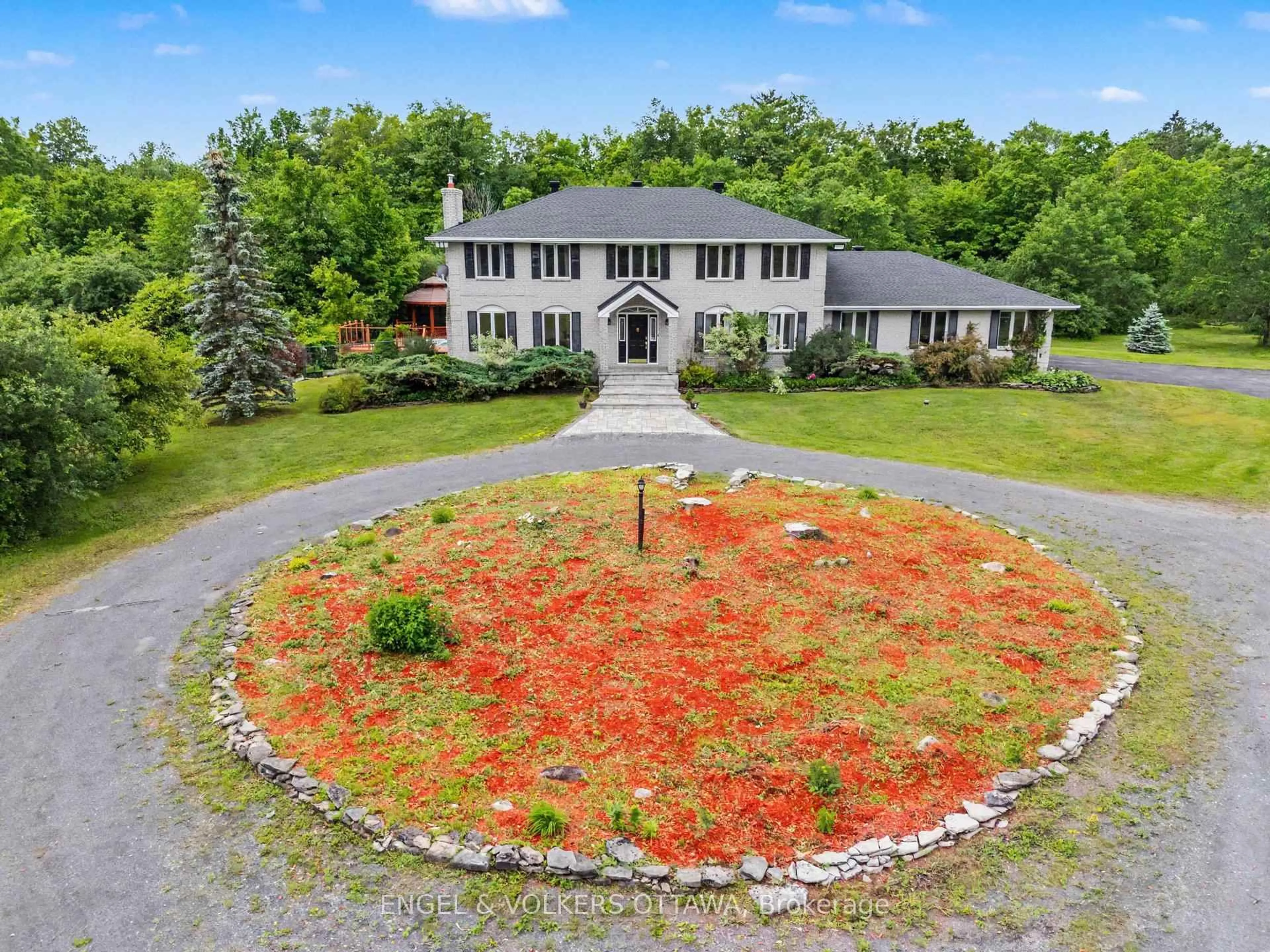 A pic from outside/outdoor area/front of a property/back of a property/a pic from drone, mountain view for 2025 Sixth Line Rd, Ottawa Ontario K0A 1T0