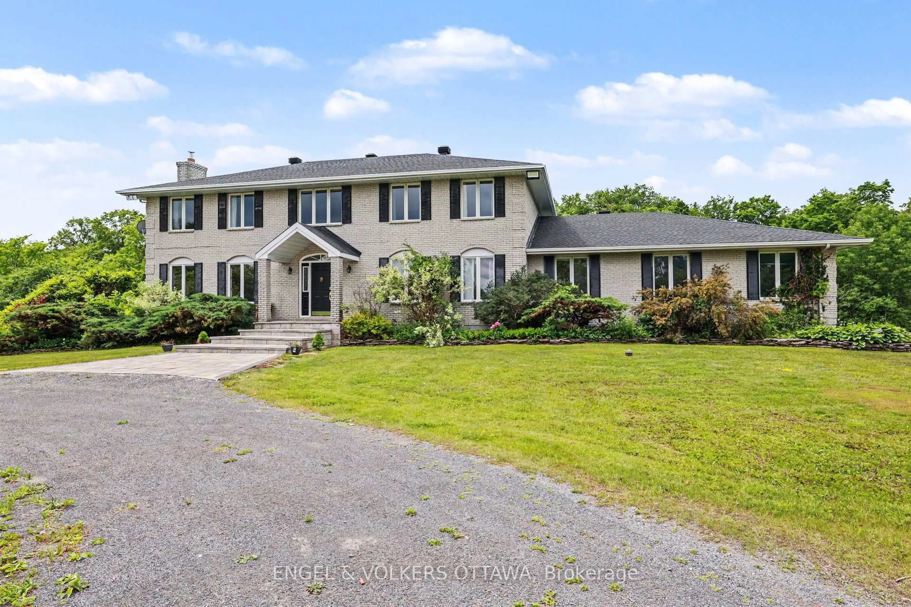A pic from outside/outdoor area/front of a property/back of a property/a pic from drone, street for 2025 Sixth Line Rd, Ottawa Ontario K0A 1T0