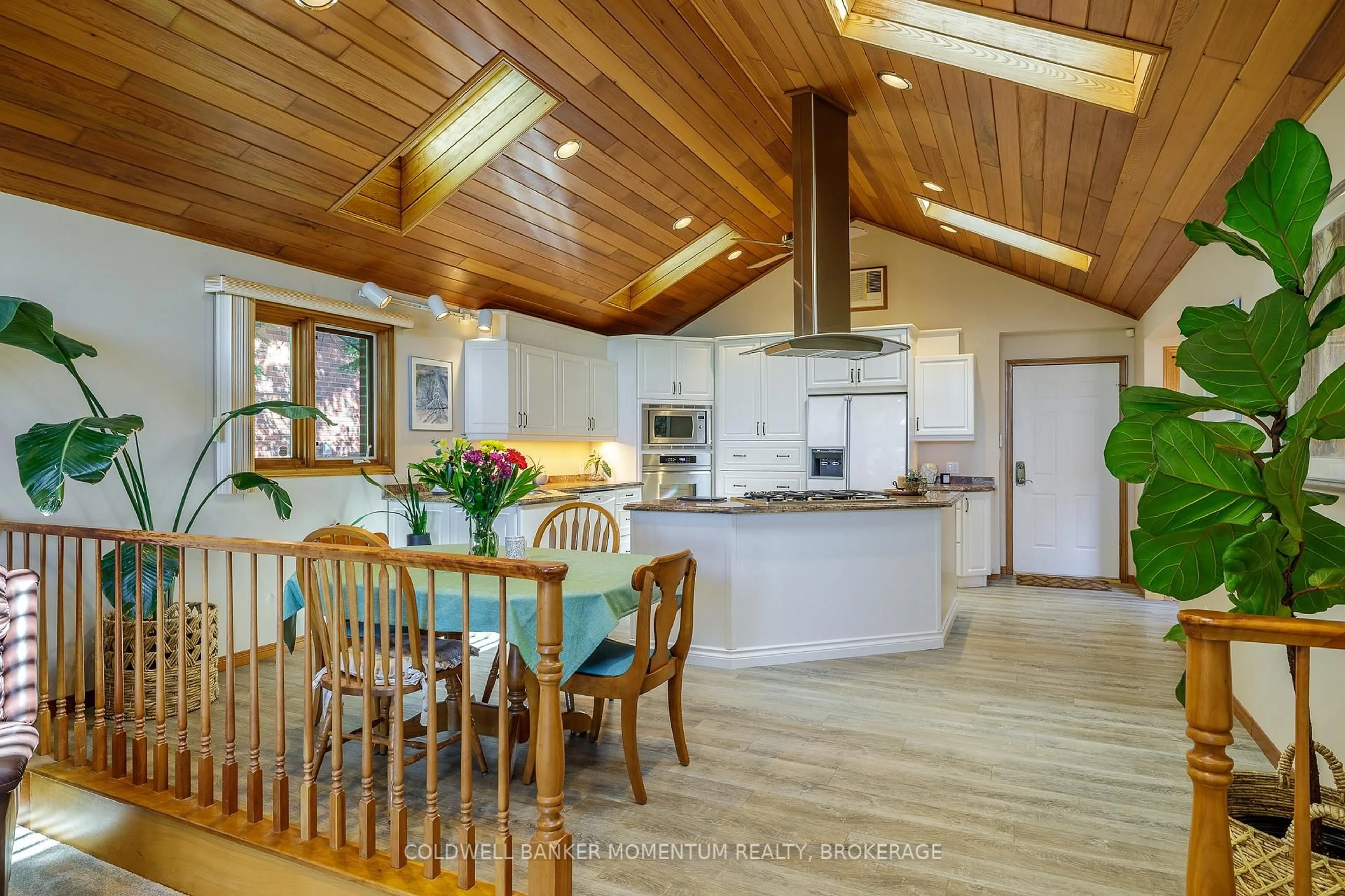 Open concept kitchen, wood/laminate floor for 18 Pancake Lane, Pelham Ontario L3E 0V3