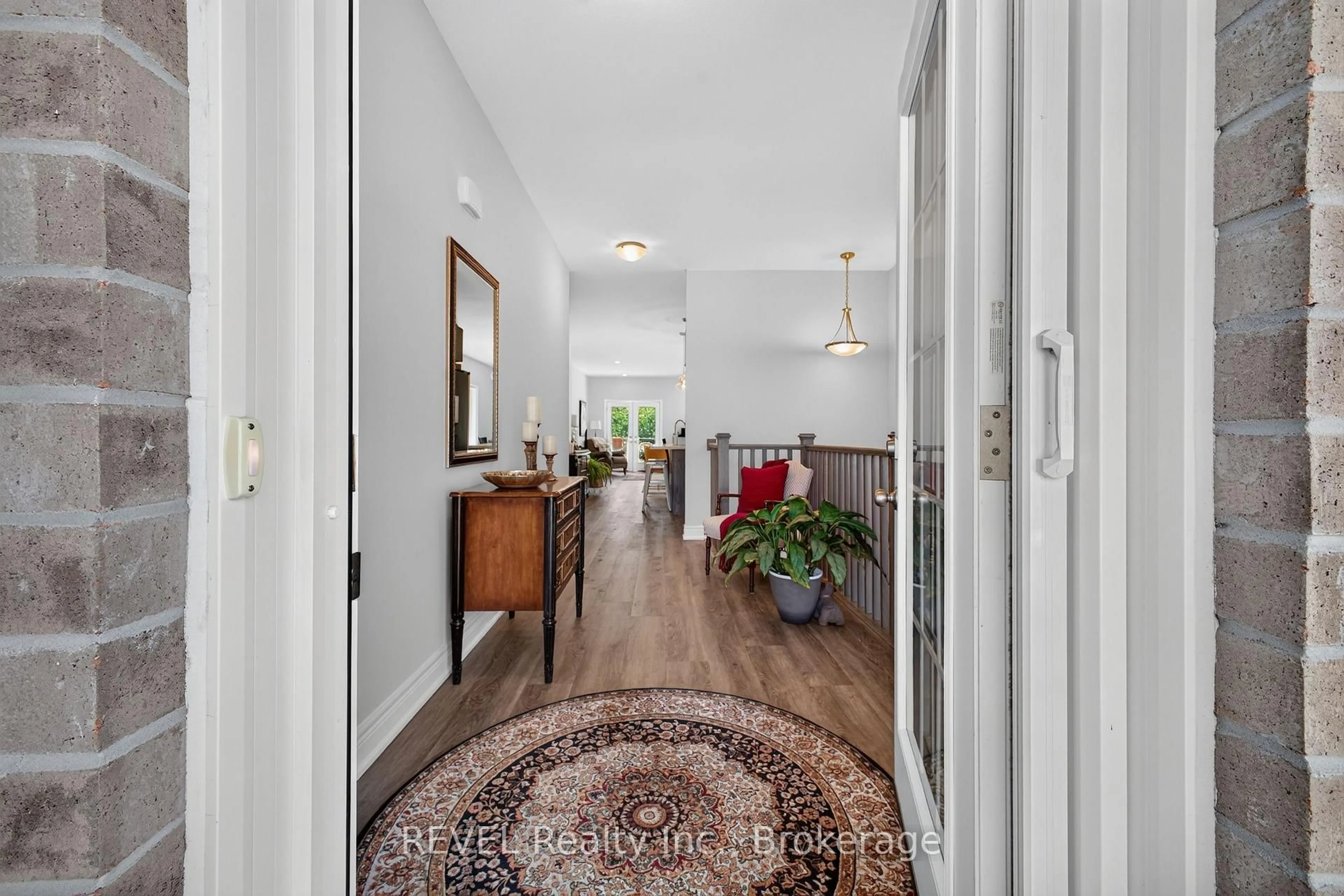 Indoor foyer for 394 Hummel Cres, Fort Erie Ontario L2A 0E8
