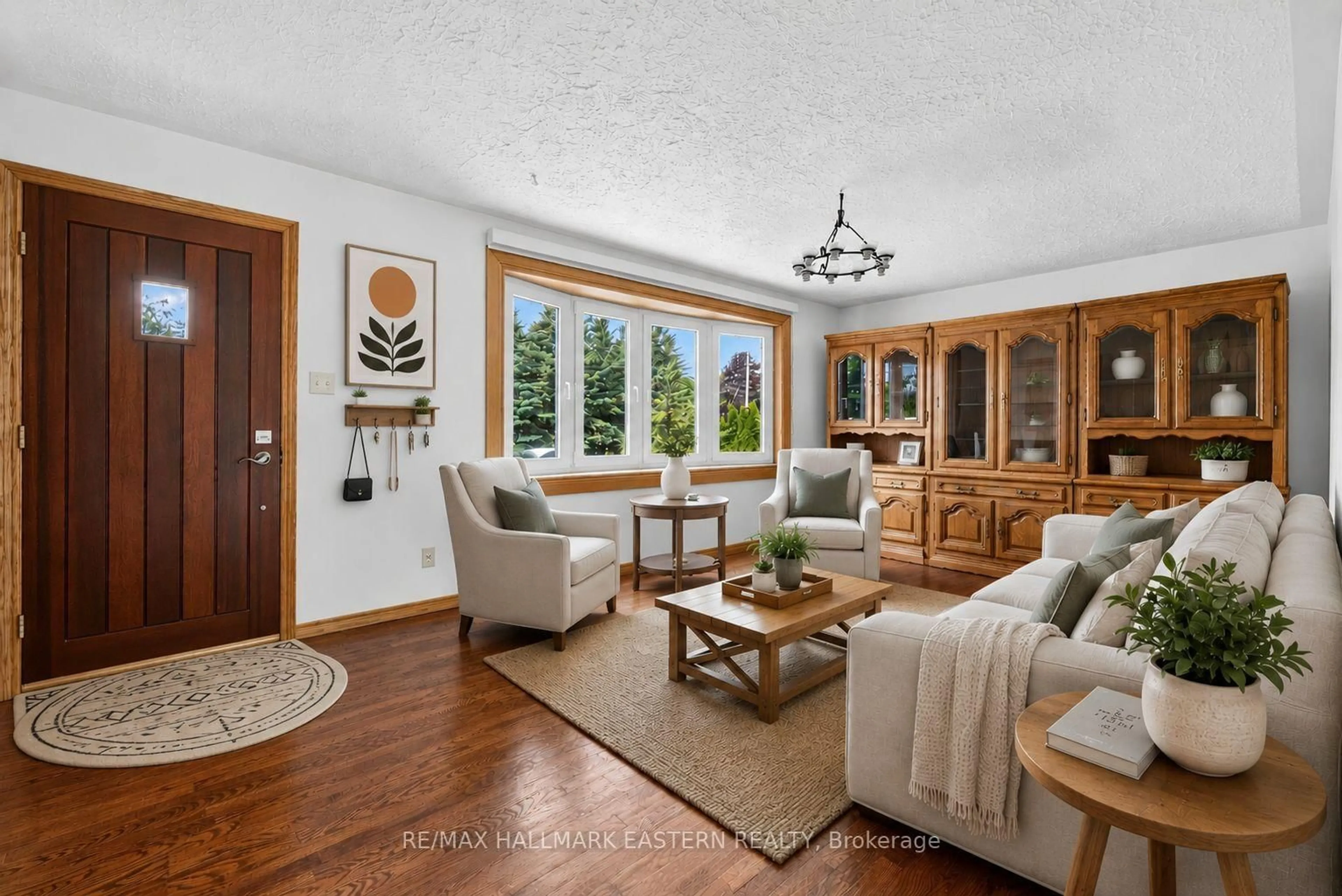Living room with furniture, unknown for 803 Derby Dr, Selwyn Ontario K0L 1T0