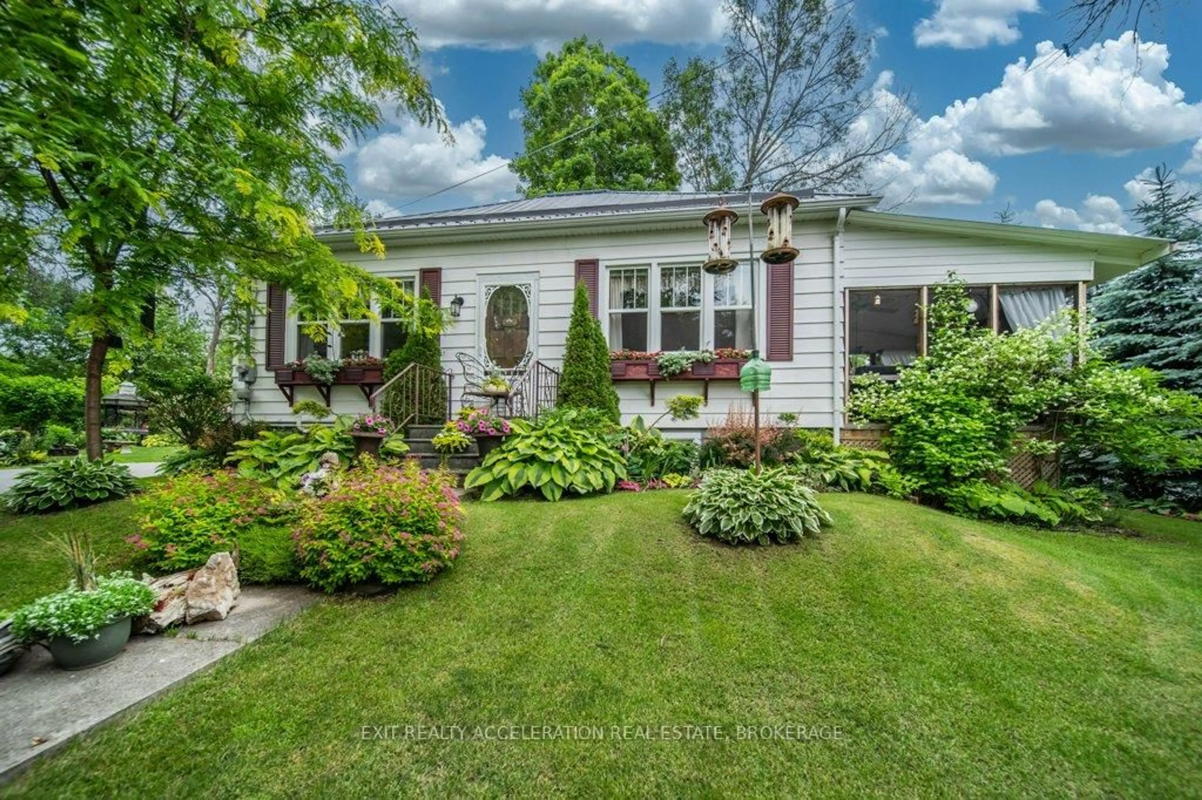 Unknown for 8 Thomas St, Stone Mills Ontario K0K 2A0