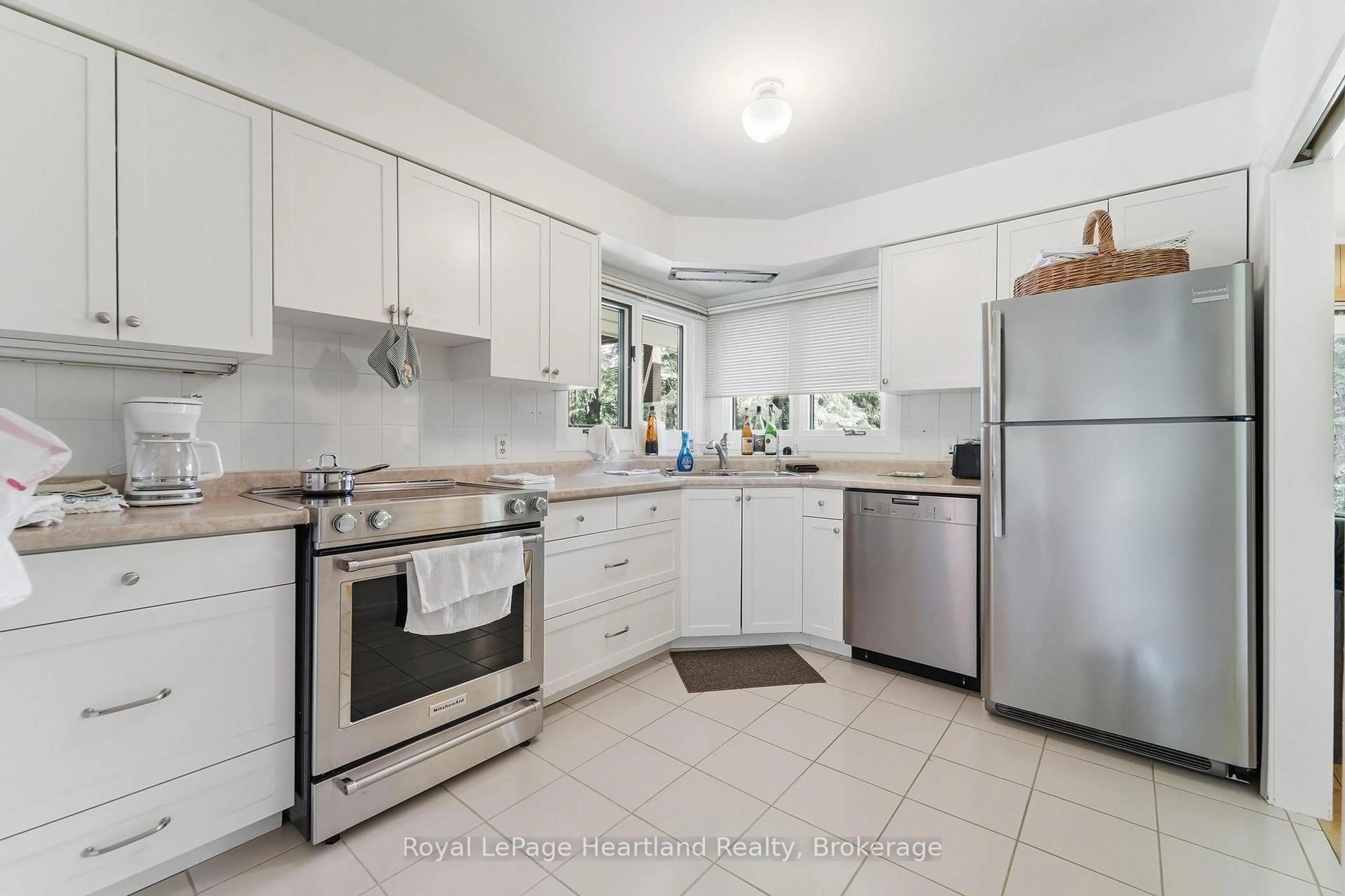 Standard kitchen, ceramic/tile floor for 81833 London Rd, Central Huron Ontario N0M 2H0