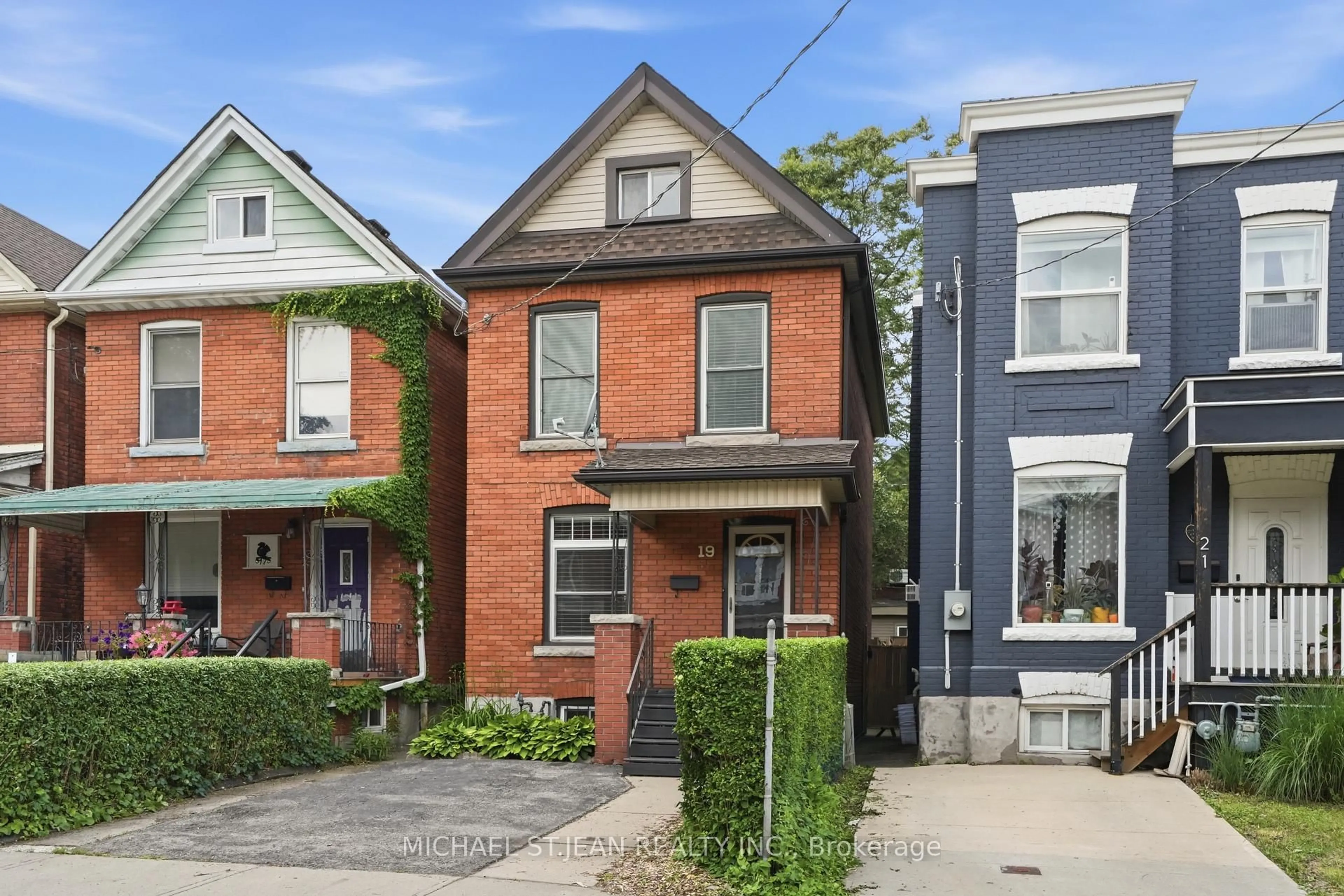 Home with brick exterior material, street for 19 Huntley St, Hamilton Ontario L8L 5X8