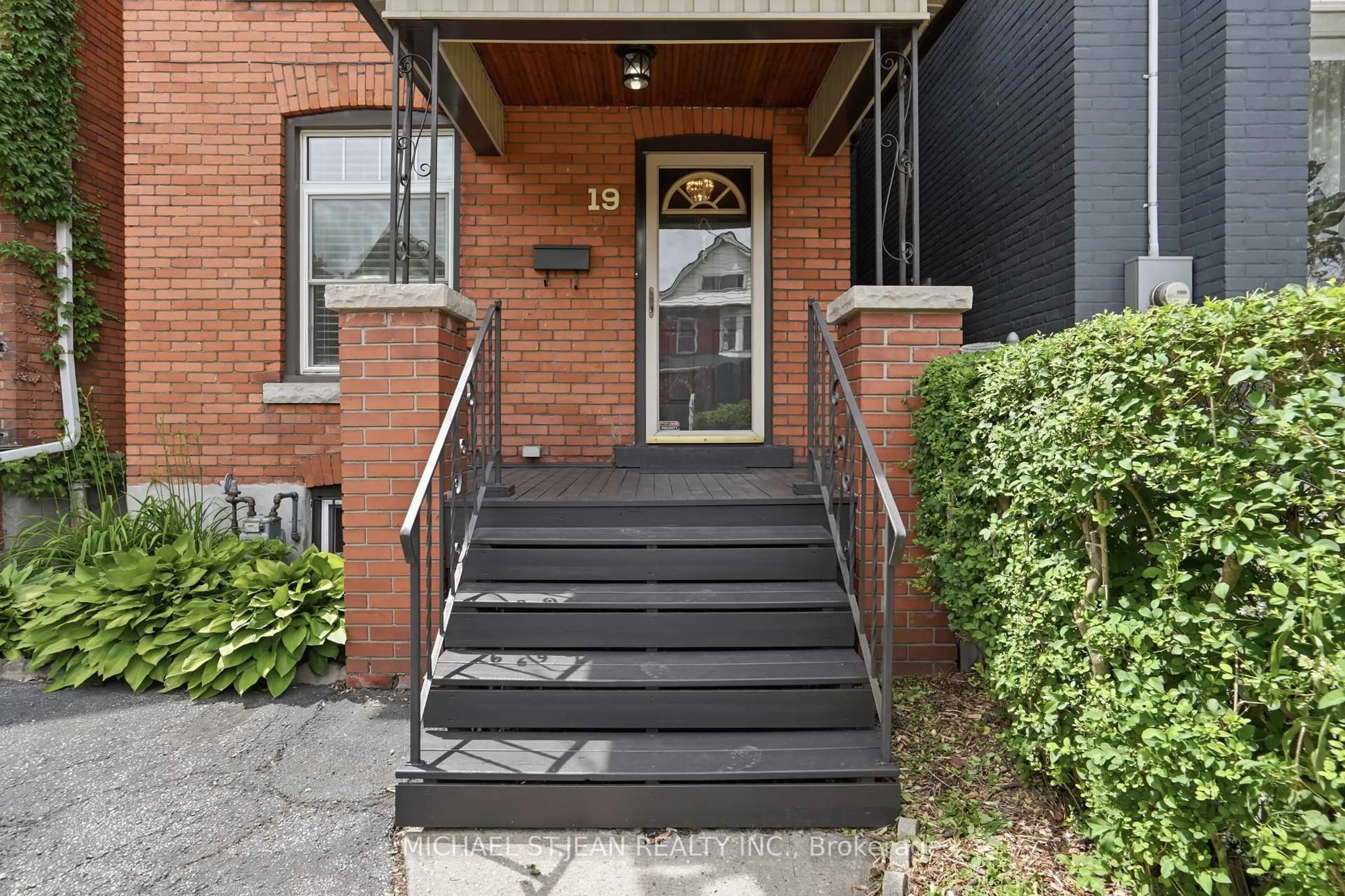 Unknown for 19 Huntley St, Hamilton Ontario L8L 5X8