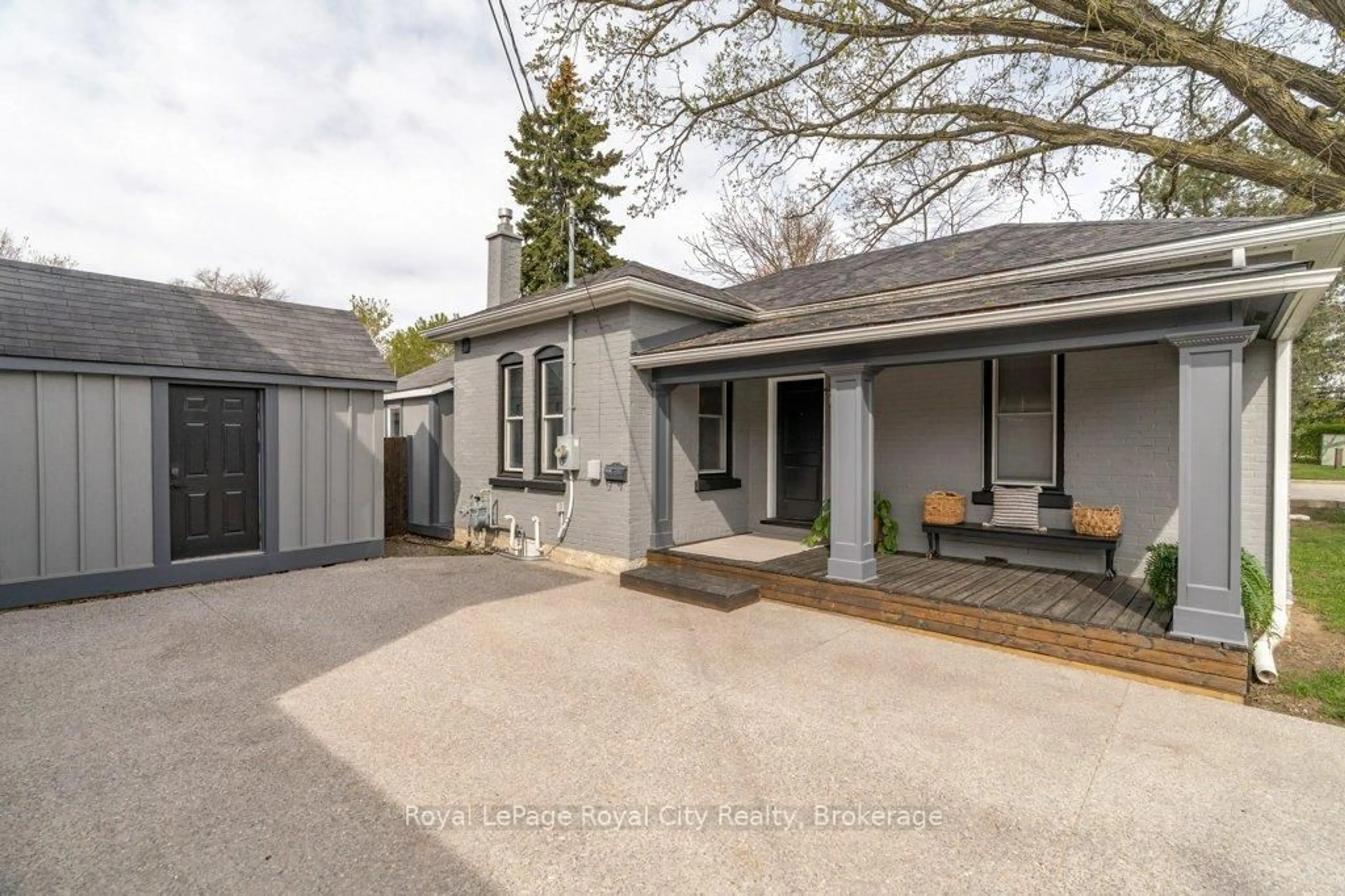 Unknown for 554 Woolwich St, Guelph Ontario N1H 3Y2