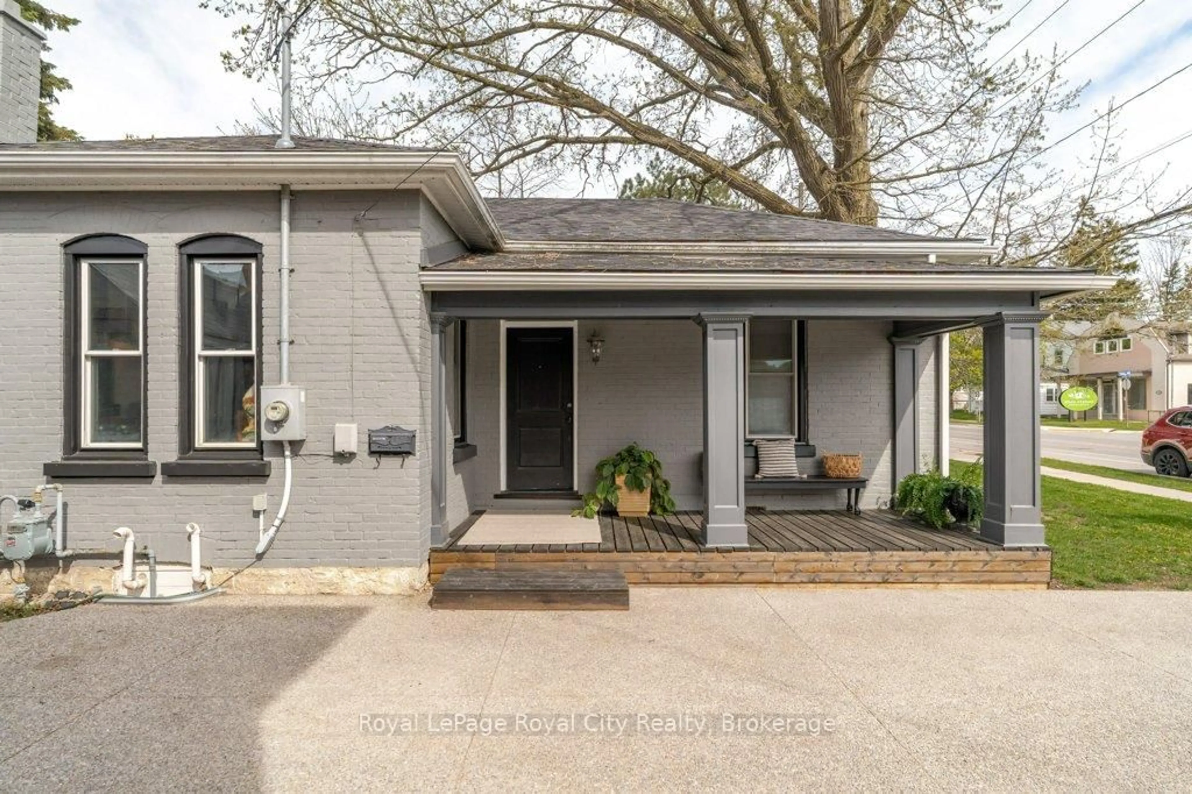 Home with brick exterior material, street for 554 Woolwich St, Guelph Ontario N1H 3Y2