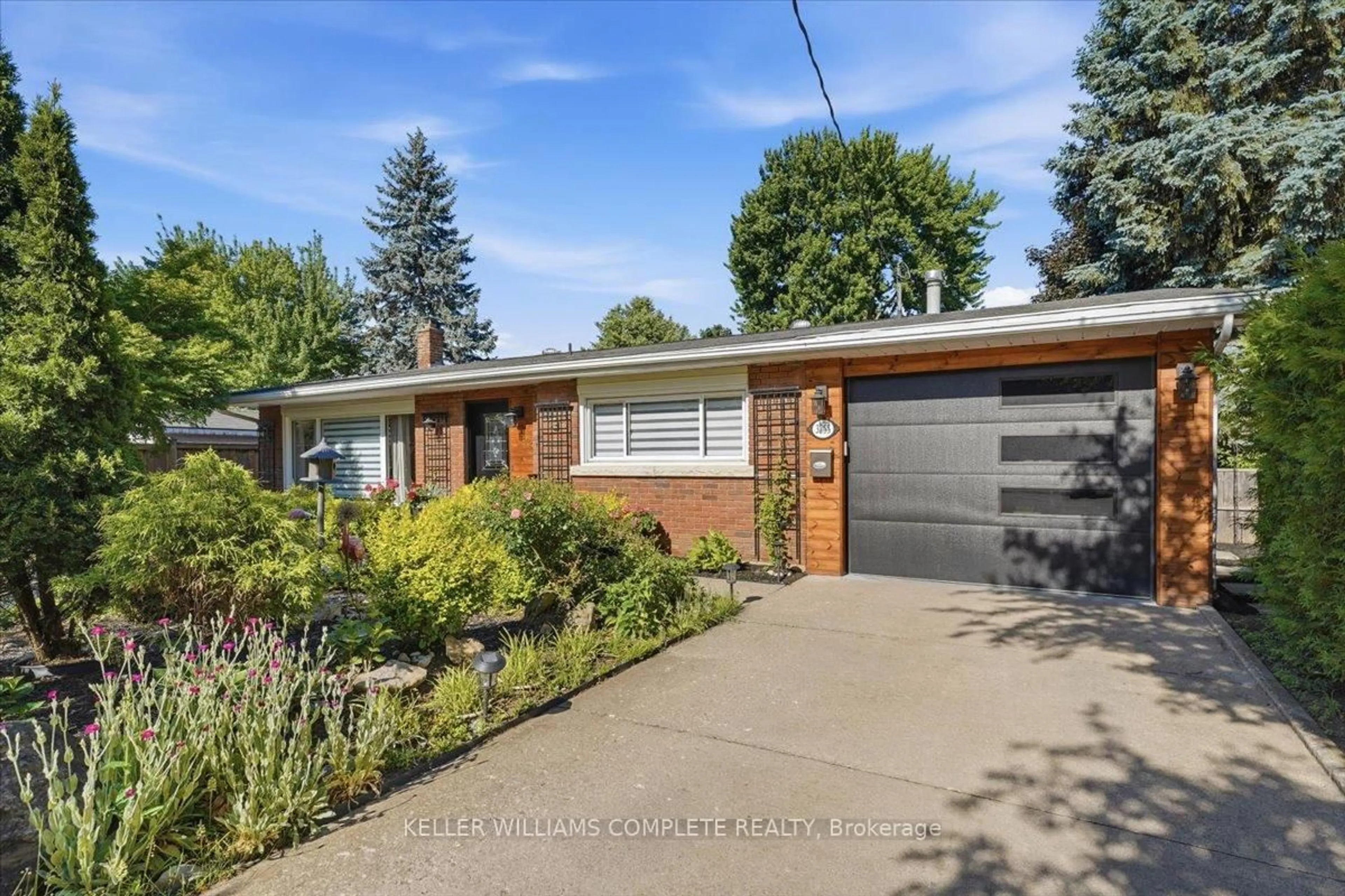 Home with brick exterior material, street for 3255 Prior Cres, Niagara Falls Ontario L2J 3B2