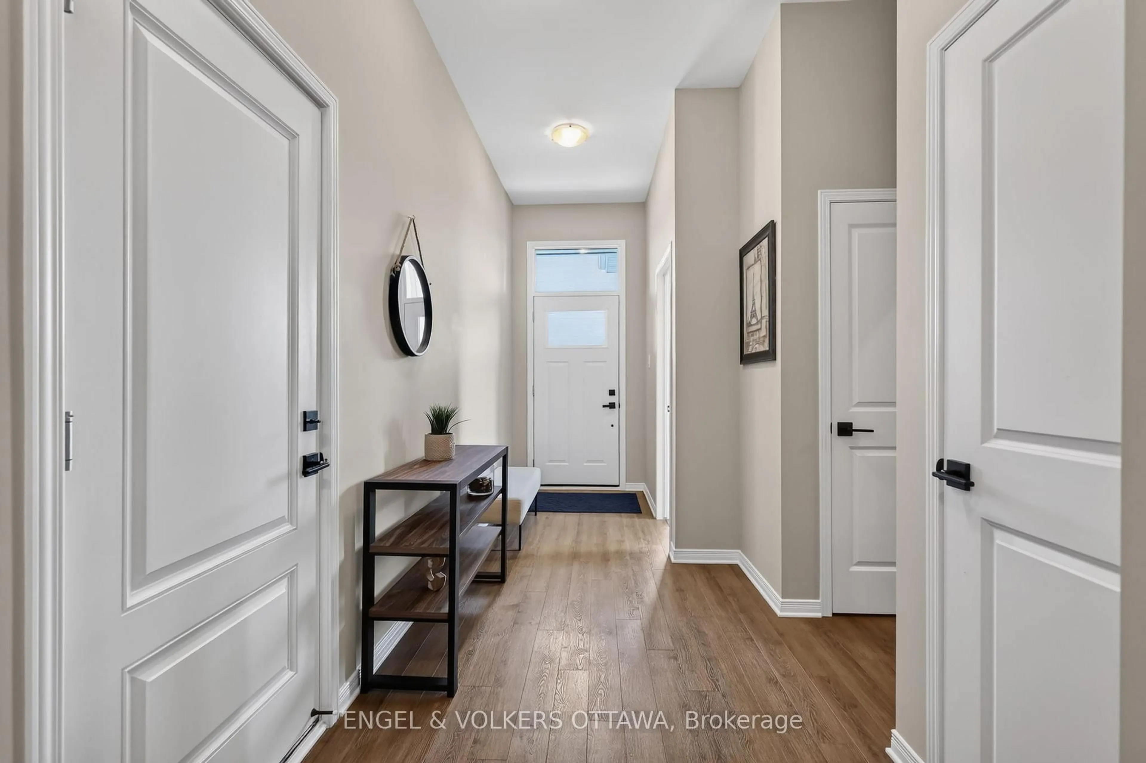 Indoor entryway for 190 Rathwell St, Carleton Place Ontario K7C 0H9