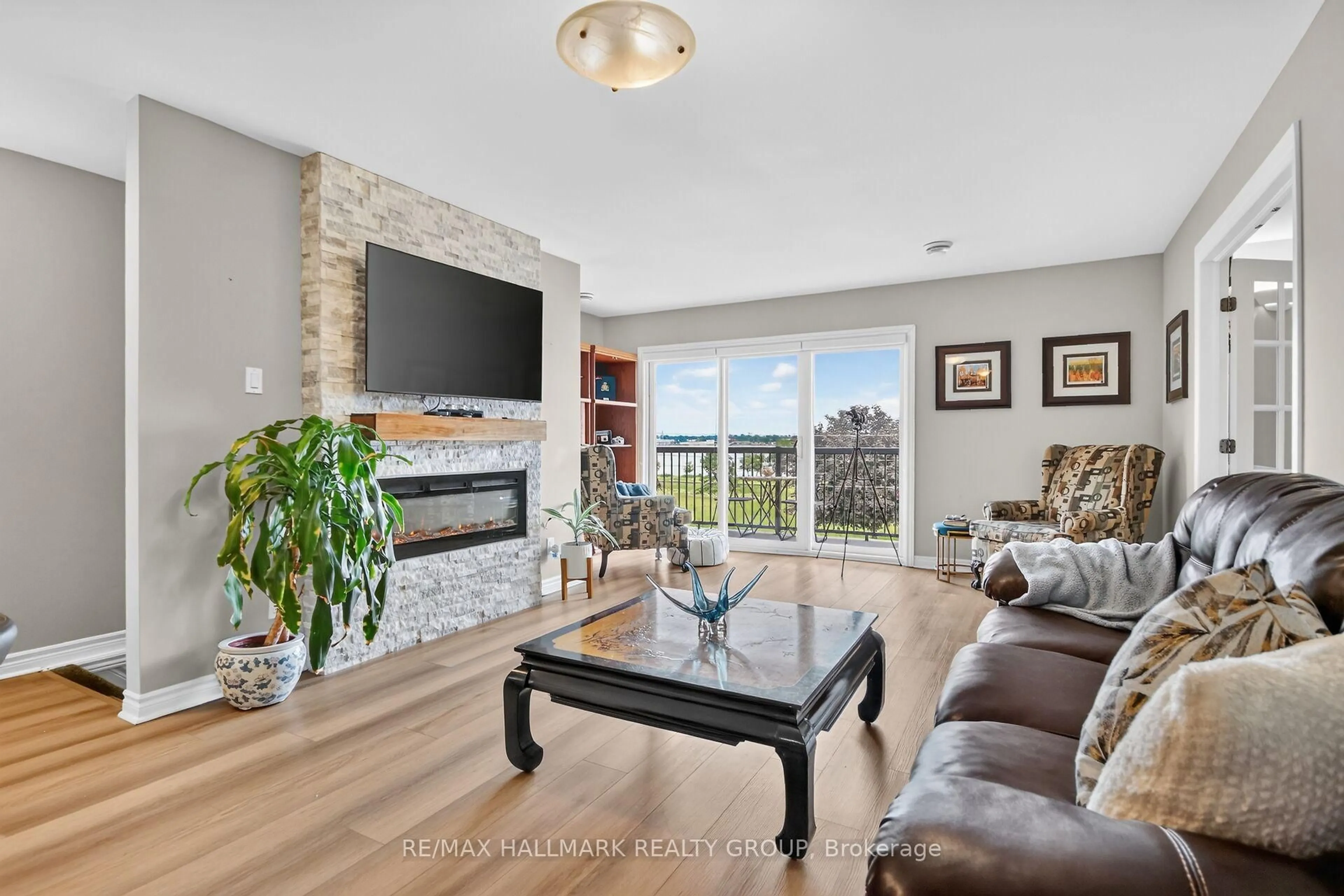 Living room with furniture, unknown for 410 King St #7, Prescott Ontario K0E 1T0