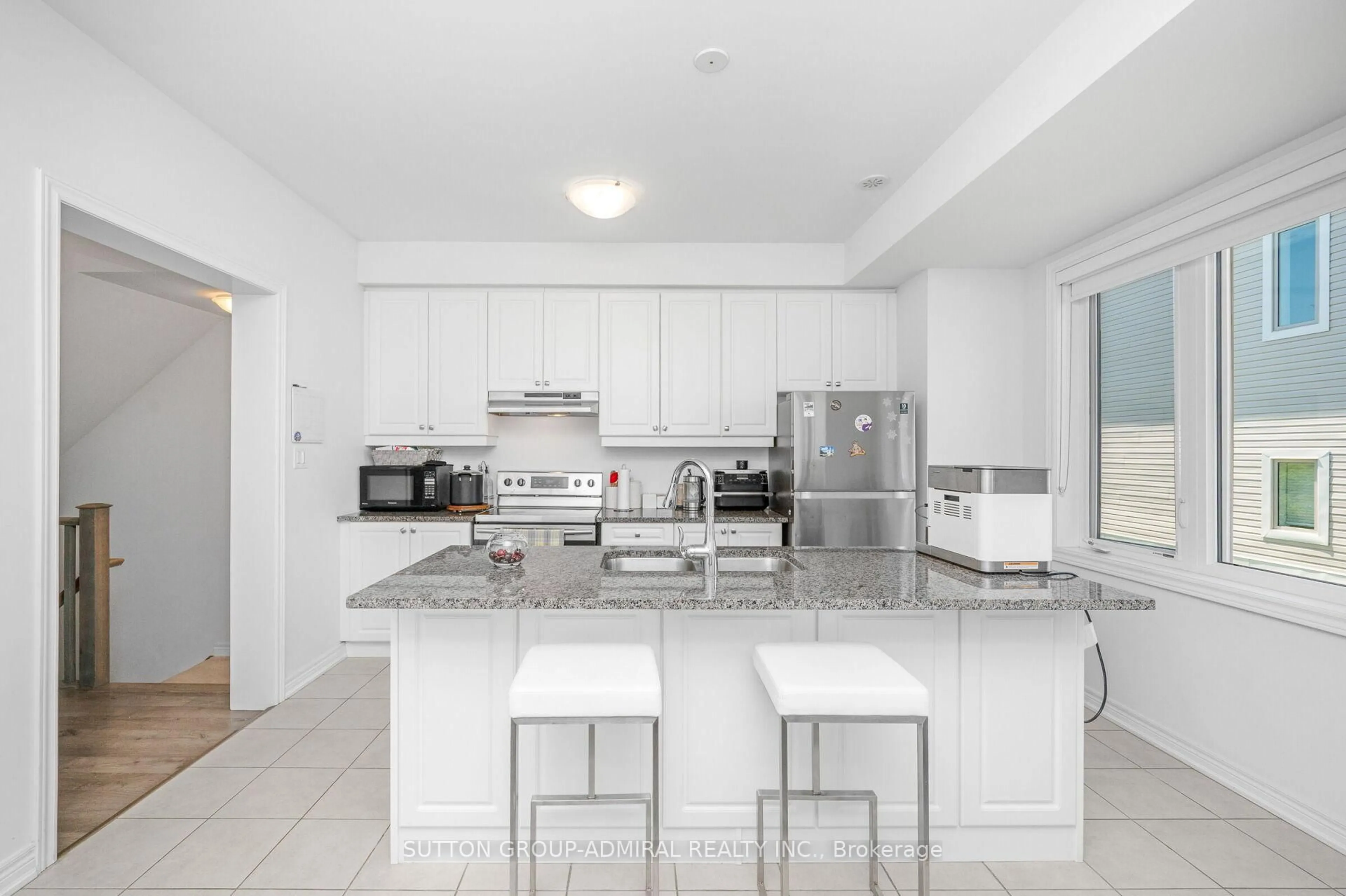Open concept kitchen, ceramic/tile floor for 82 Hibiscus Lane, Hamilton Ontario L8K 5J3