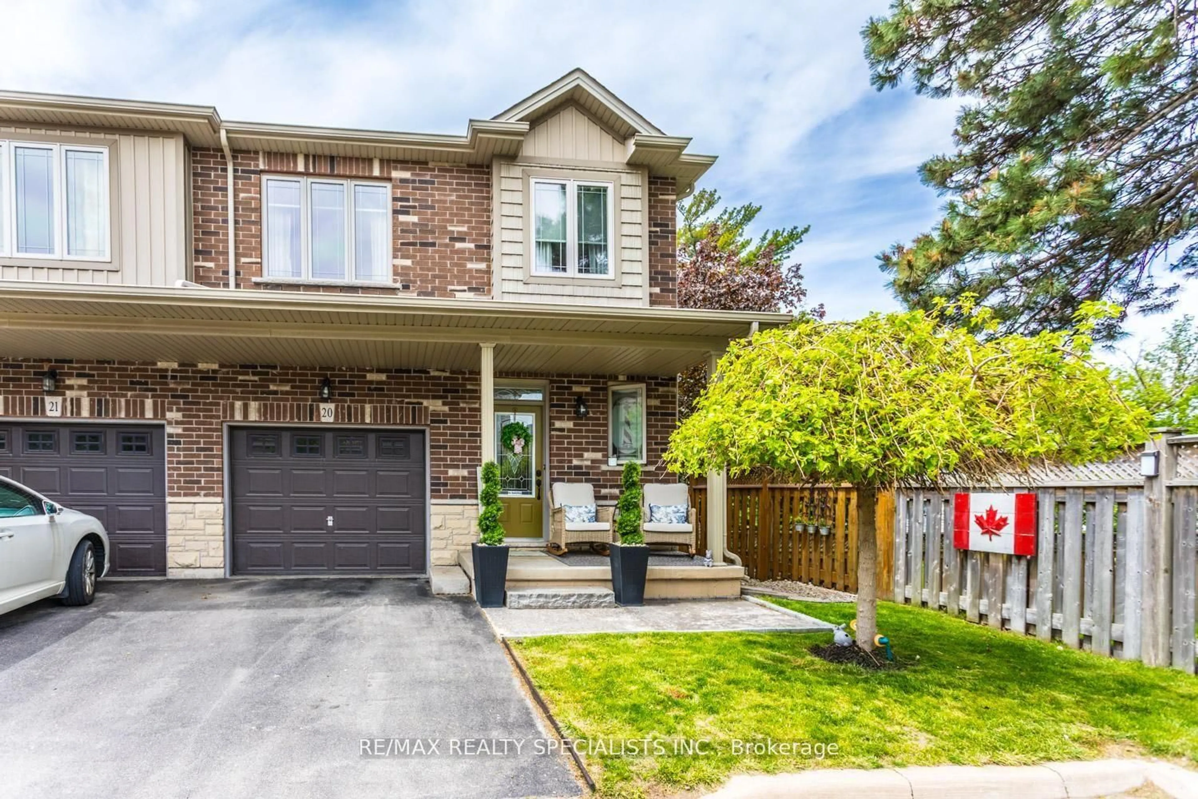 Home with brick exterior material, street for 380 Lake St #20, Grimsby Ontario L3M 0E8
