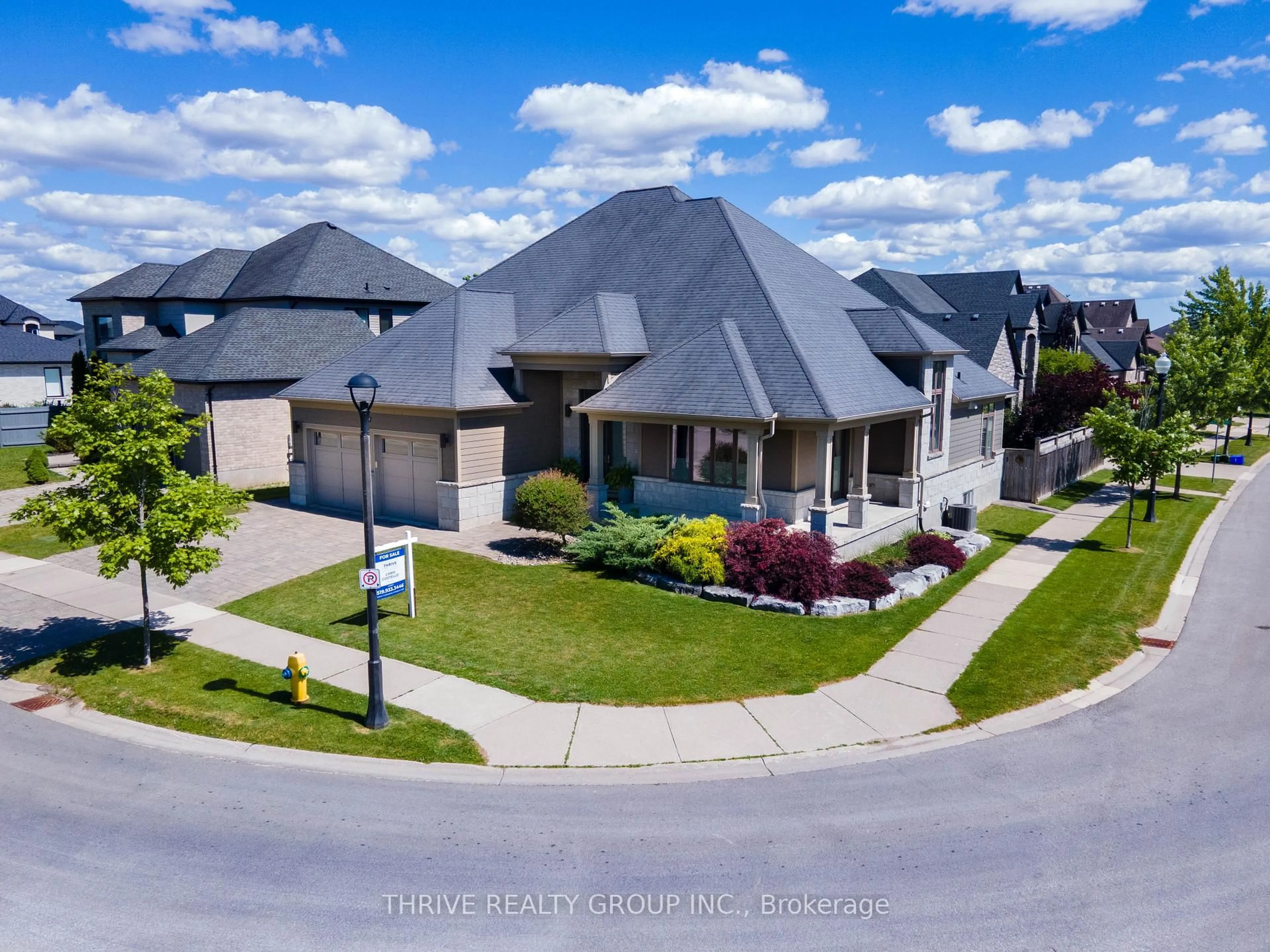 A pic from outside/outdoor area/front of a property/back of a property/a pic from drone, street for 6537 Old Garrison Blvd, London South Ontario N6P 0A8
