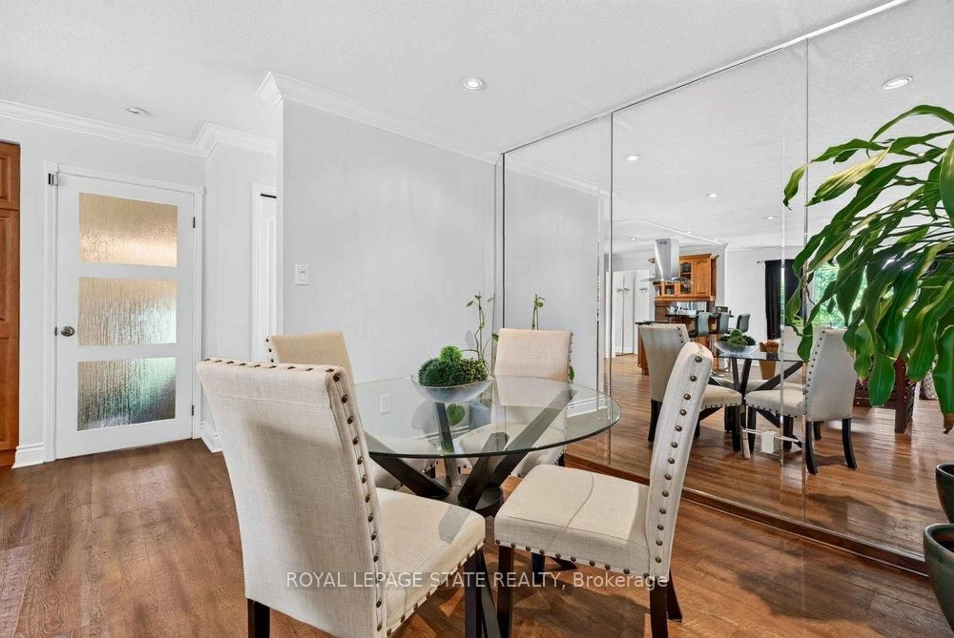 Dining room, wood/laminate floor for 102 Birchlawn Dr, Hamilton Ontario L8G 4B7