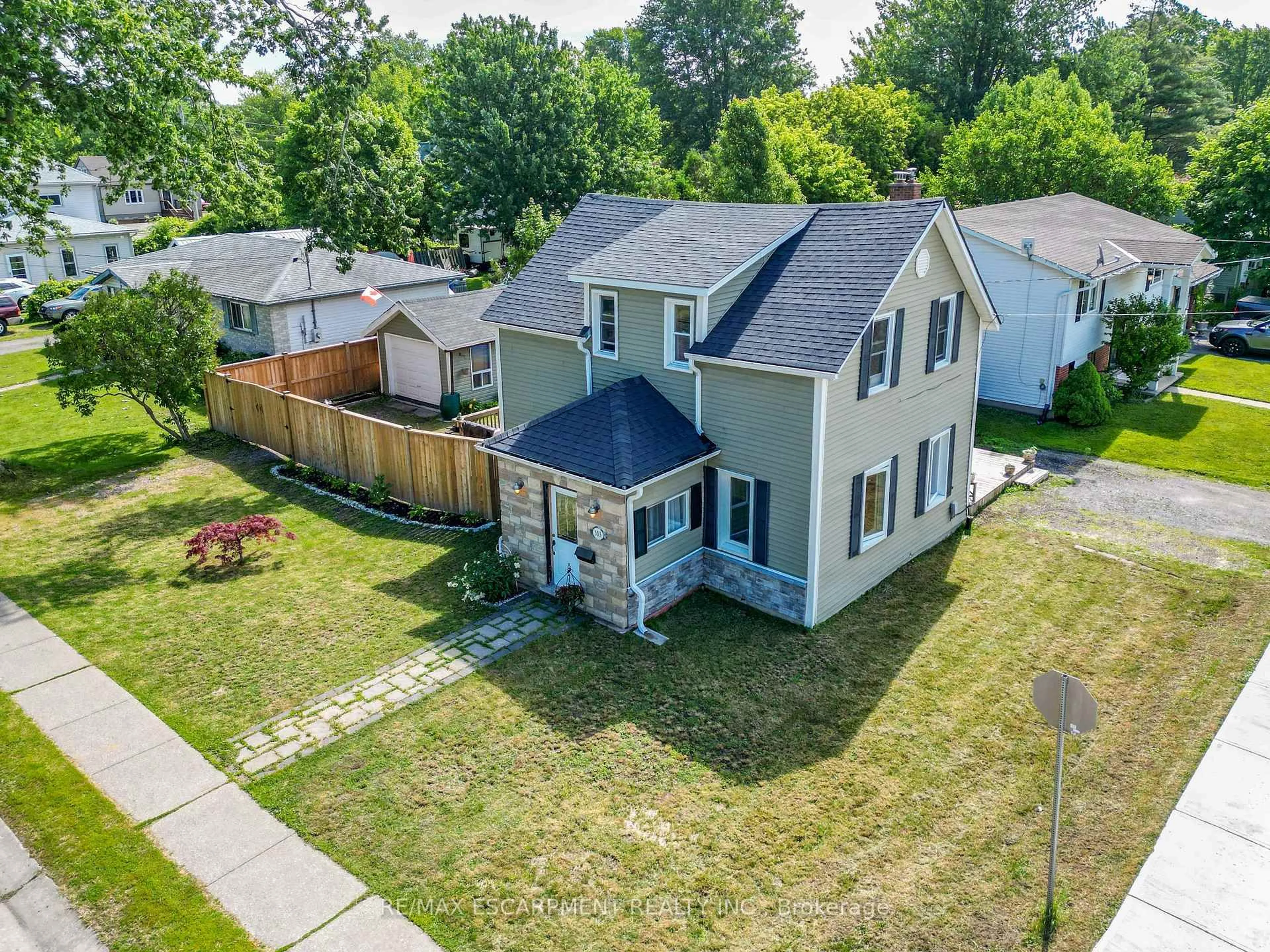 A pic from outside/outdoor area/front of a property/back of a property/a pic from drone, street for 503 John St, Haldimand Ontario N1A 2R3