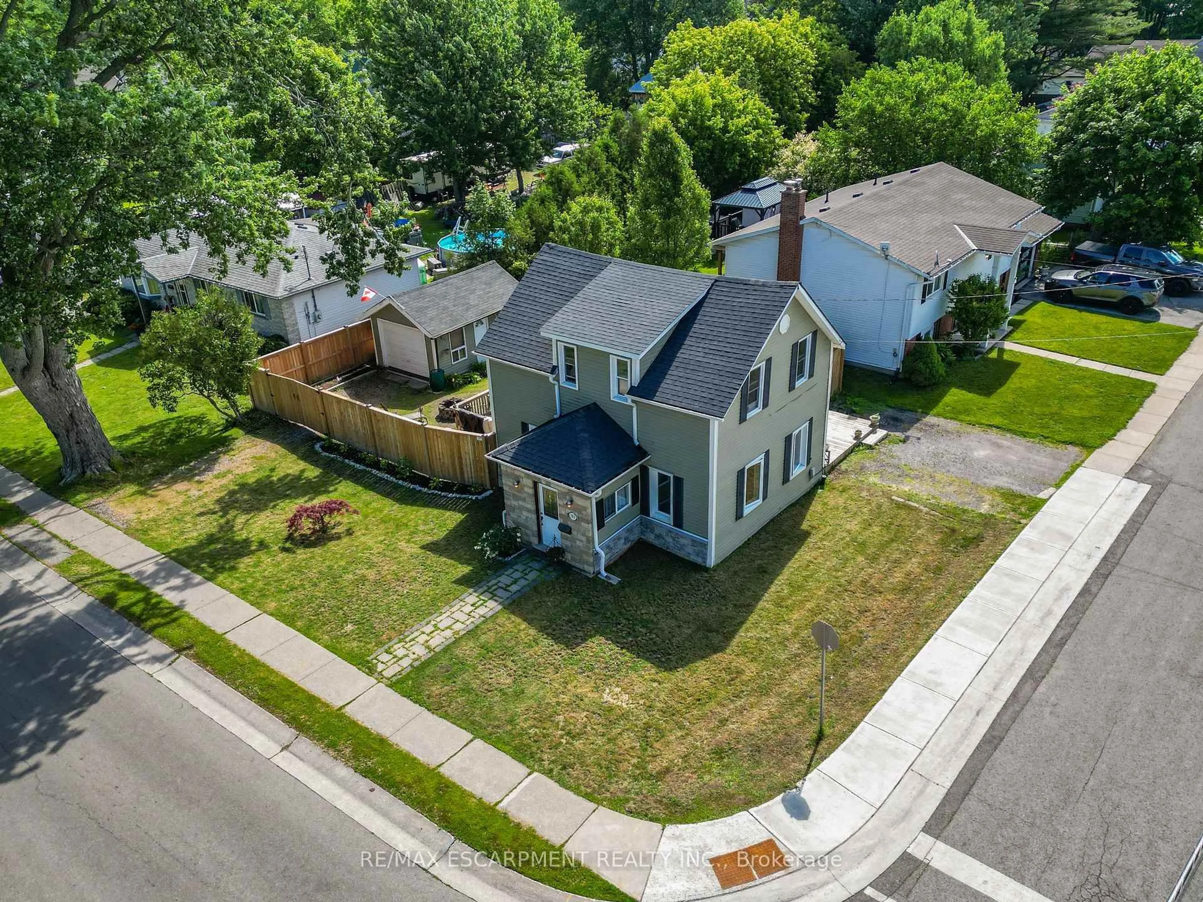 A pic from outside/outdoor area/front of a property/back of a property/a pic from drone, street for 503 John St, Haldimand Ontario N1A 2R3