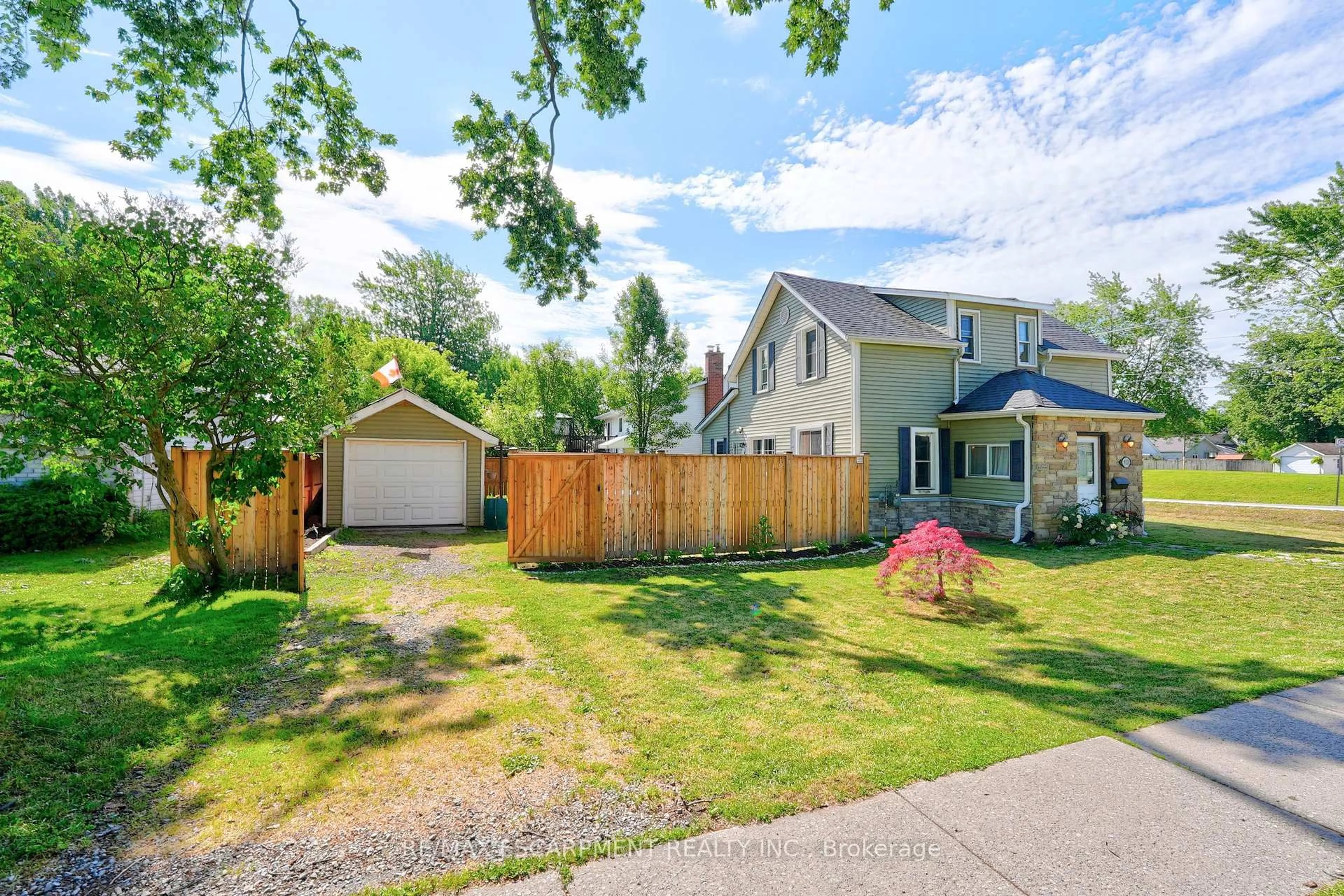 A pic from outside/outdoor area/front of a property/back of a property/a pic from drone, street for 503 John St, Haldimand Ontario N1A 2R3