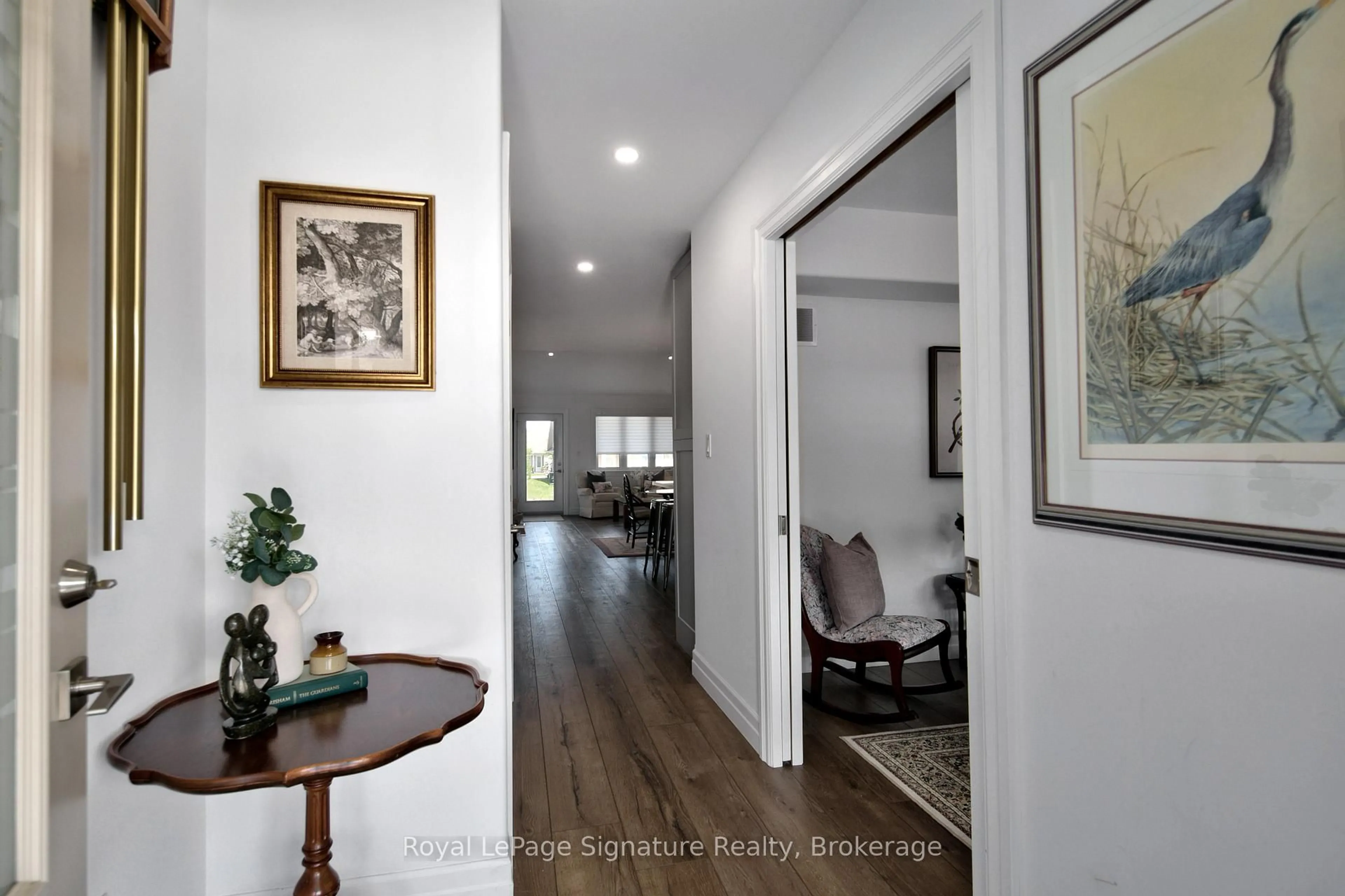 Indoor entryway for 114 Dove Dr, Blue Mountains Ontario N0H 2P0