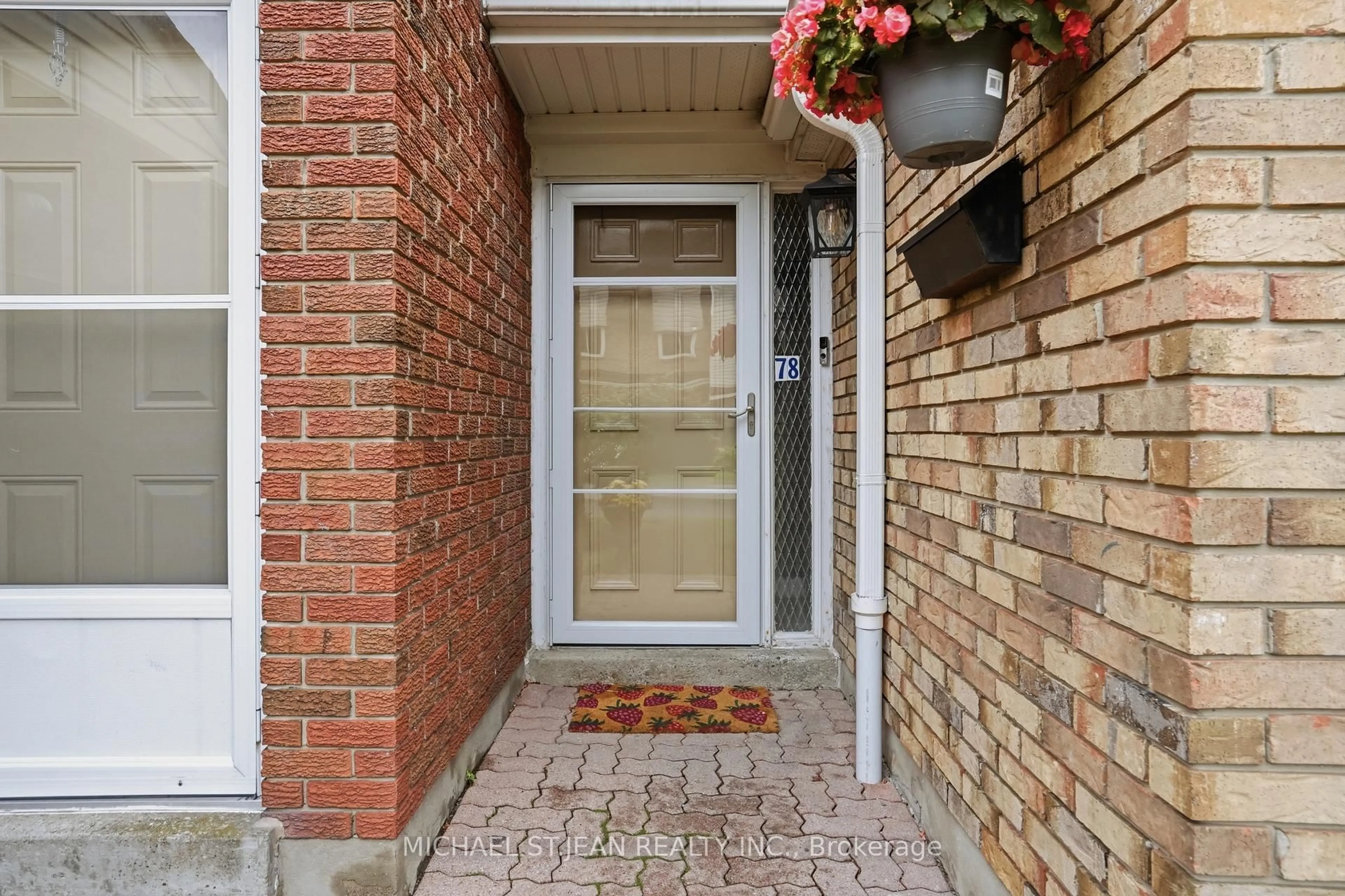 Indoor entryway for 11 Harrisford St #78, Hamilton Ontario L8K 6L7