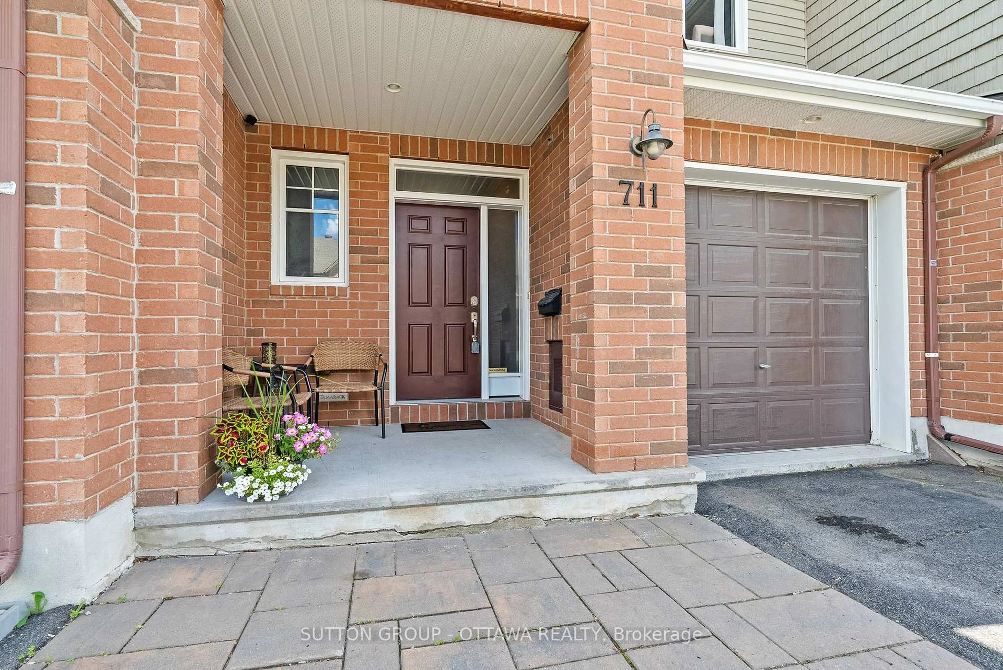 Unknown for 711 Hazelnut Cres, Ottawa Ontario K1T 3T8