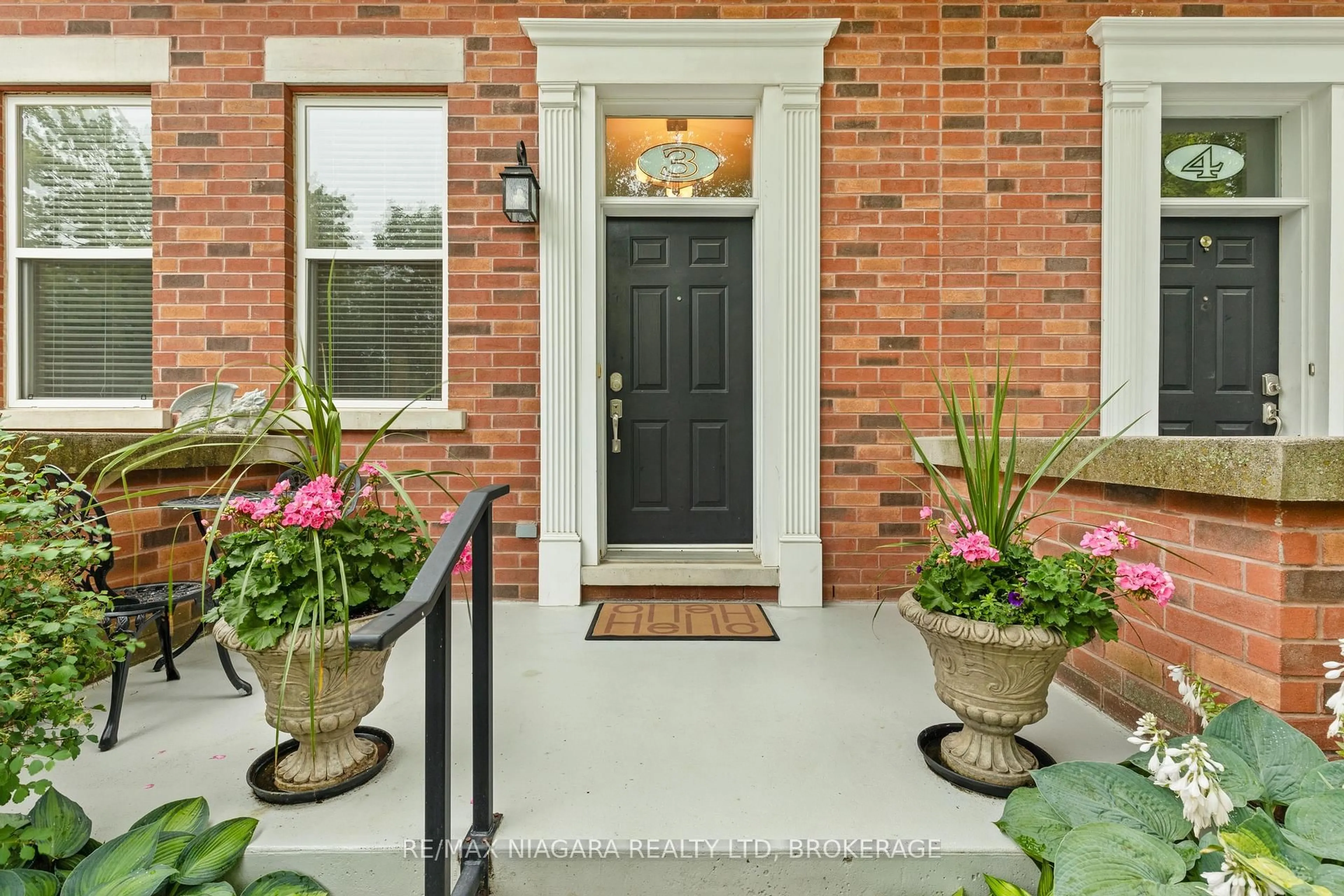 Indoor entryway for 481 Victoria St #3, Niagara-on-the-Lake Ontario L0S 1J0