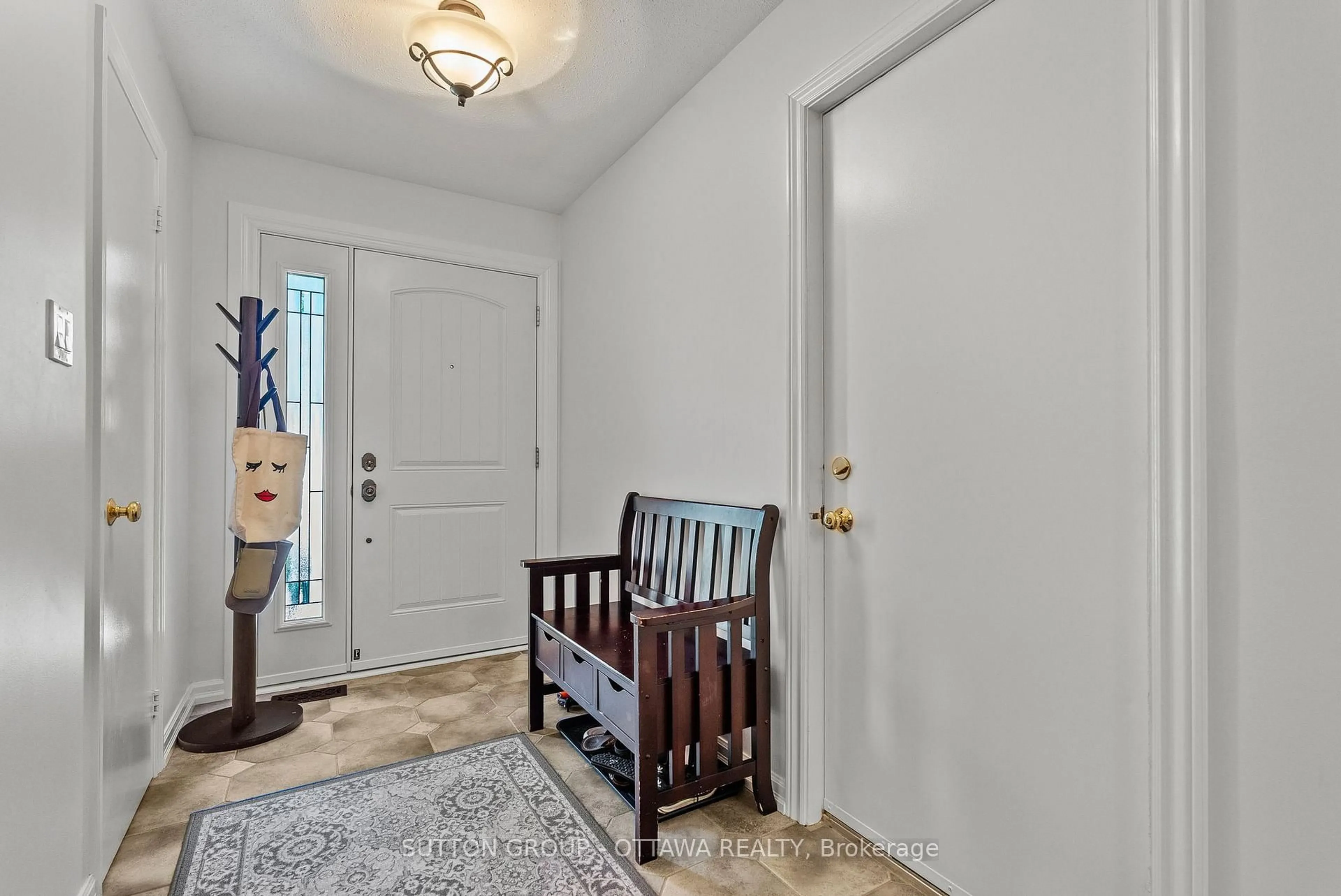 Indoor entryway for 200 McCurdy Dr, Ottawa Ontario K2L 2L6