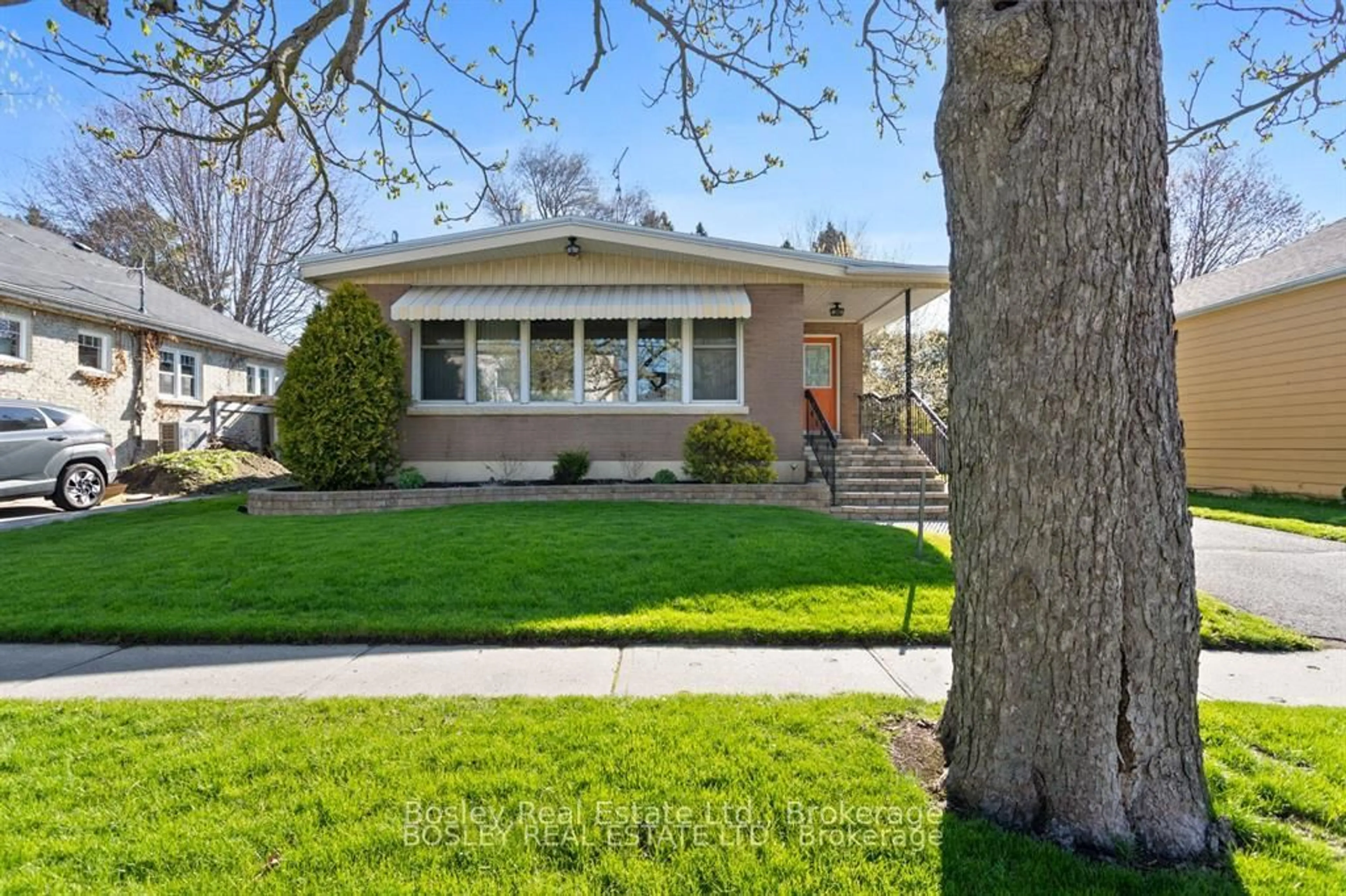 Home with vinyl exterior material, street for 380 D'Arcy St, Cobourg Ontario K9A 4A5