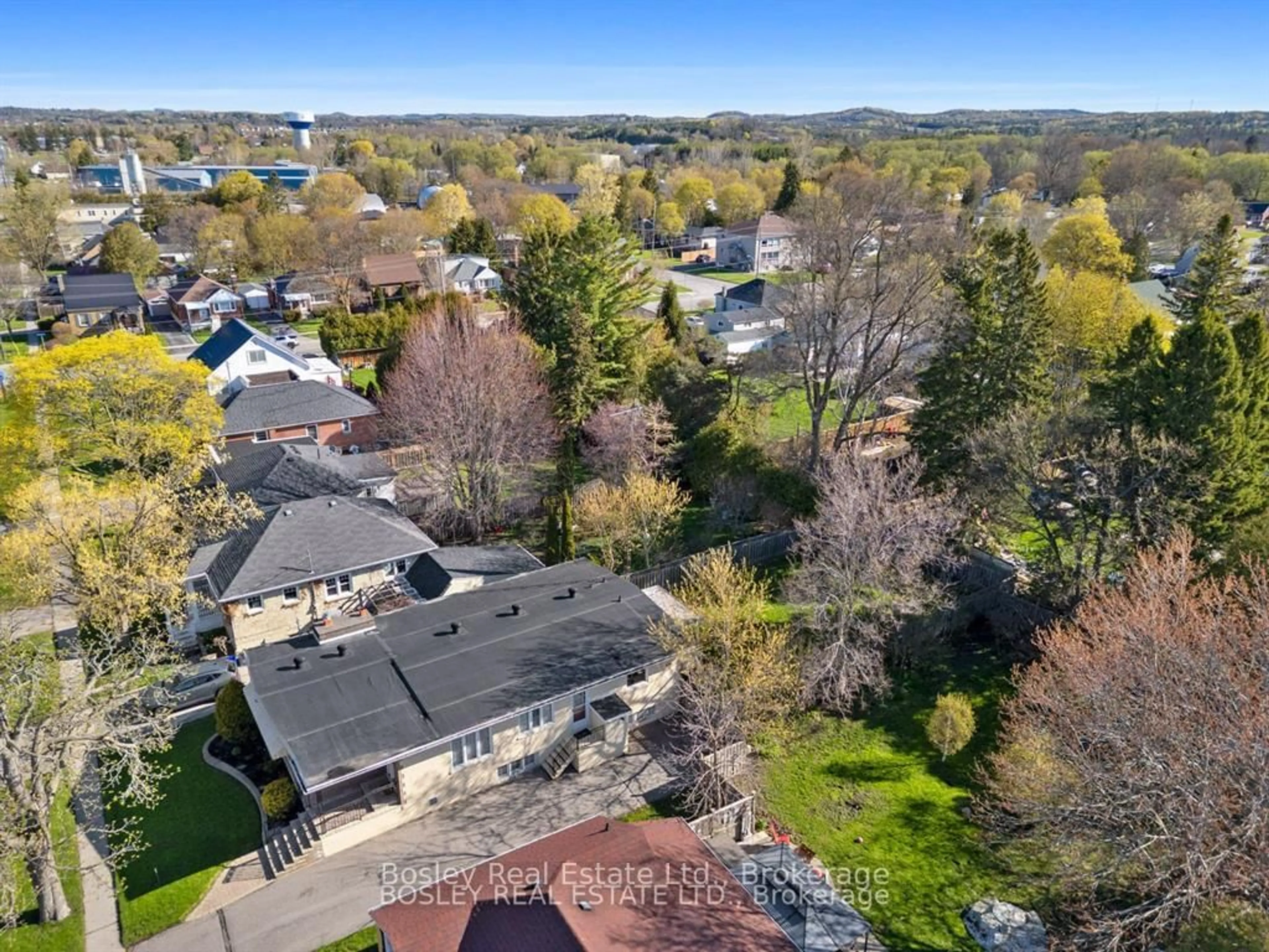 A pic from outside/outdoor area/front of a property/back of a property/a pic from drone, unknown for 380 D'Arcy St, Cobourg Ontario K9A 4A5