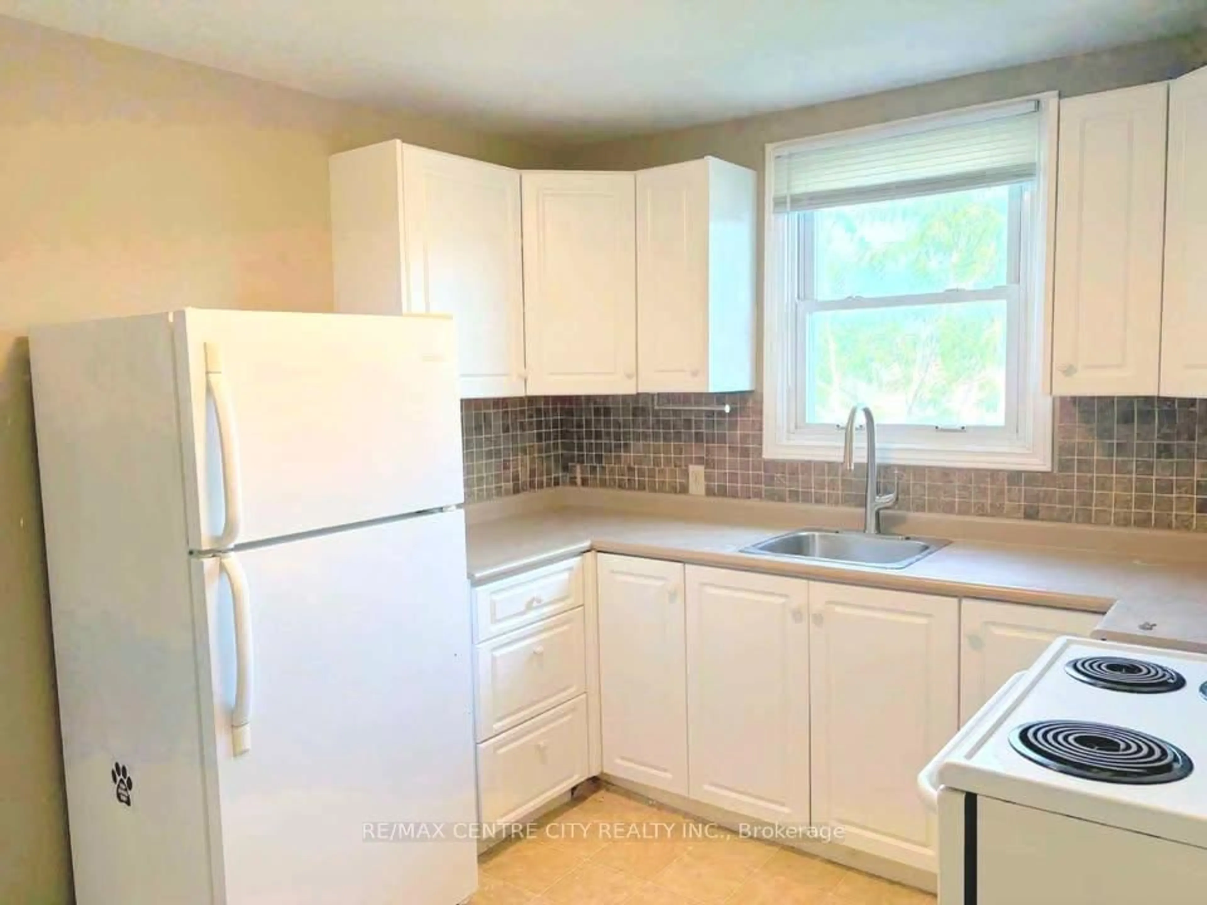 Standard kitchen, unknown for 31 Langarth St #Upper, London South Ontario N6J 1P3