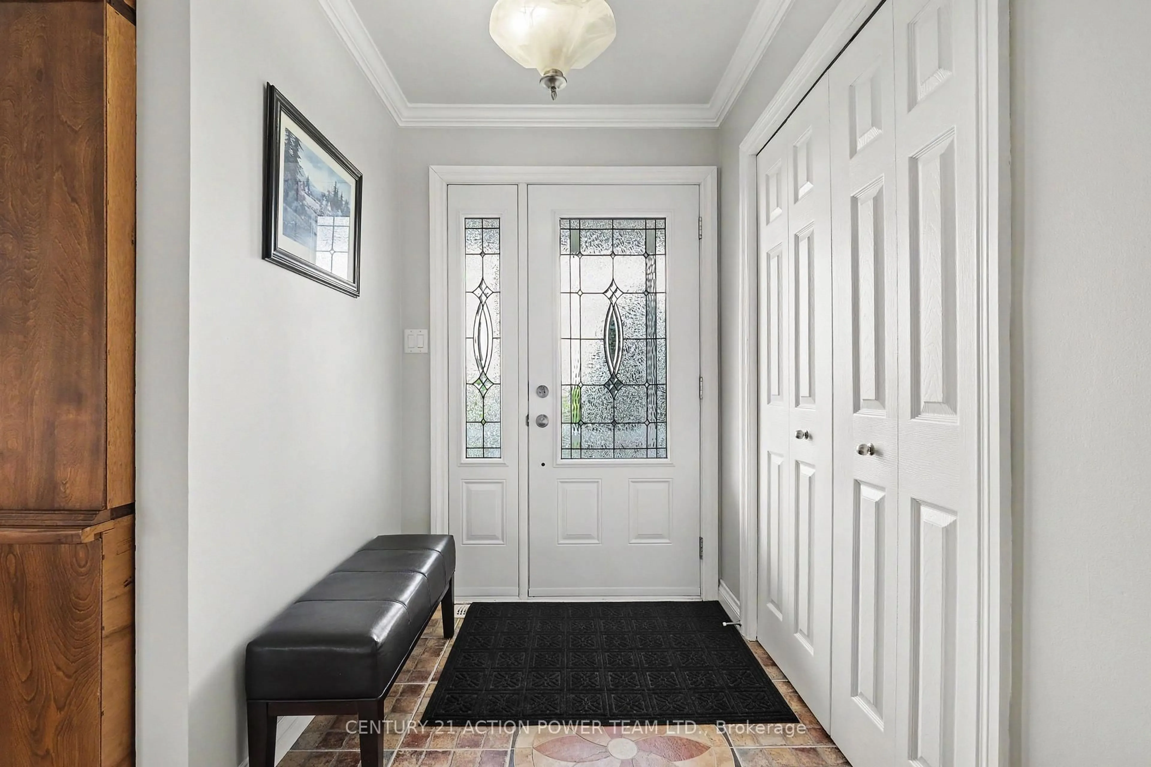 Indoor entryway for 19 Crysler Station Rd, North Stormont Ontario K0A 1R0