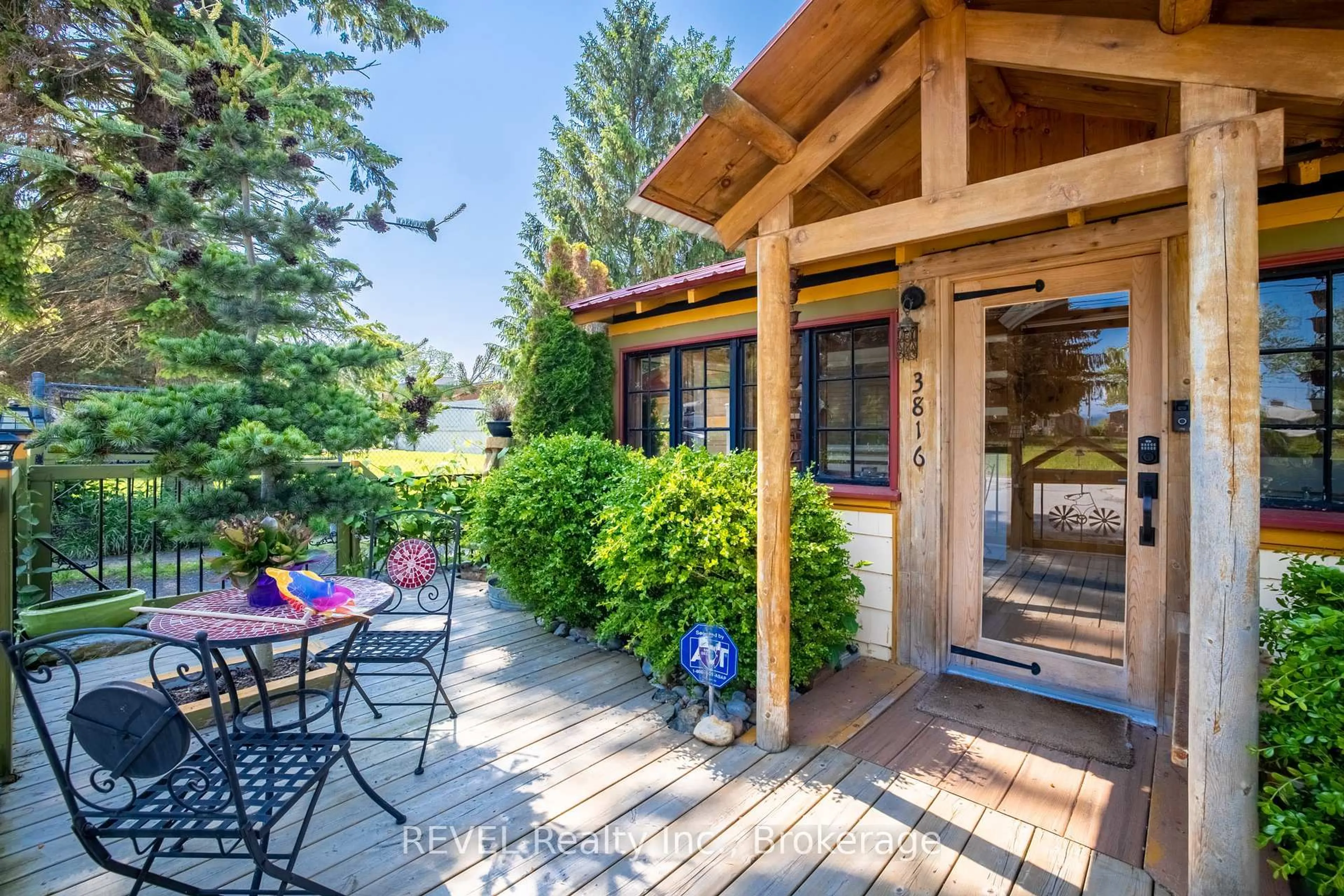 Patio, water/lake/river/ocean view for 3816 Crystal Beach Dr, Fort Erie Ontario L0S 1B0