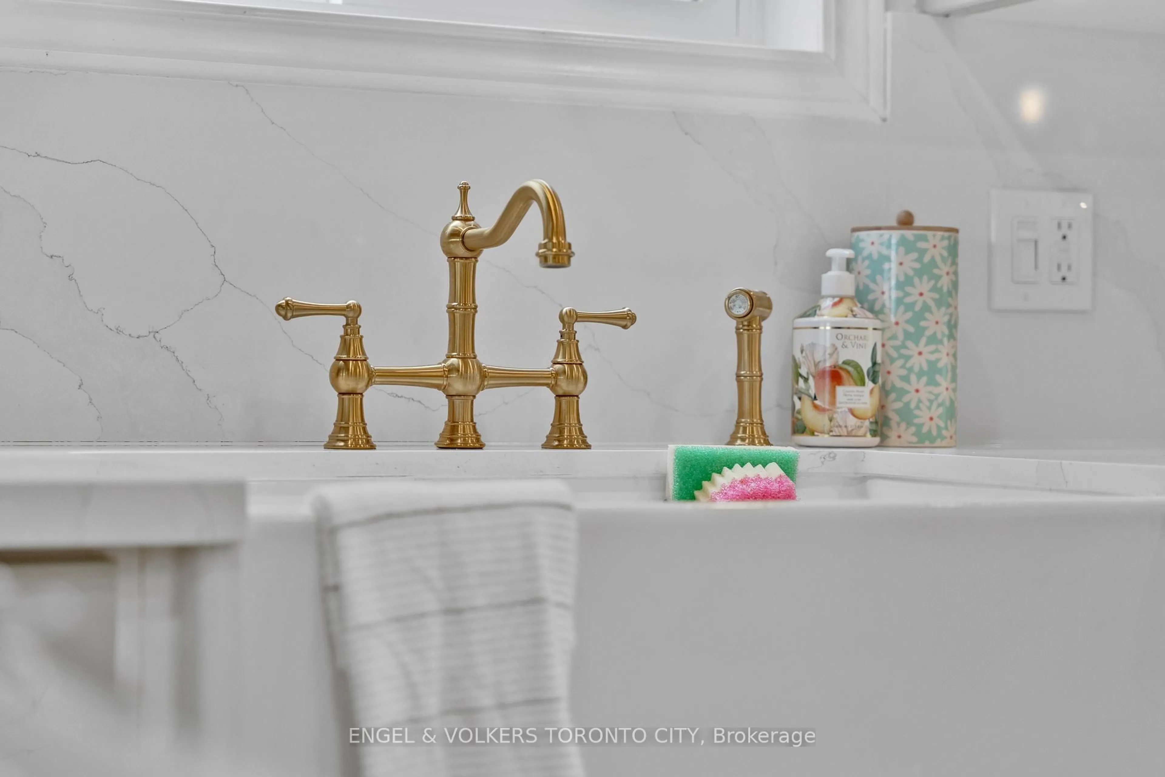 Standard bathroom, ceramic/tile floor for 786 Hunter Gate Cres, Woodstock Ontario N4V 1G4
