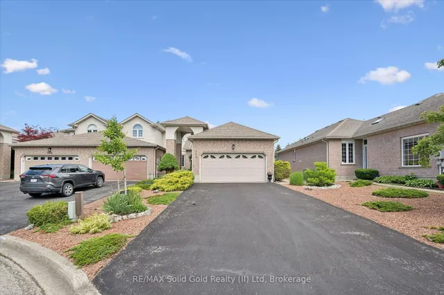 658 Ellesmere Crt, Waterloo 3