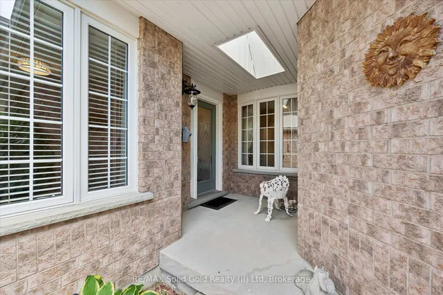 658 Ellesmere Crt, Waterloo 5