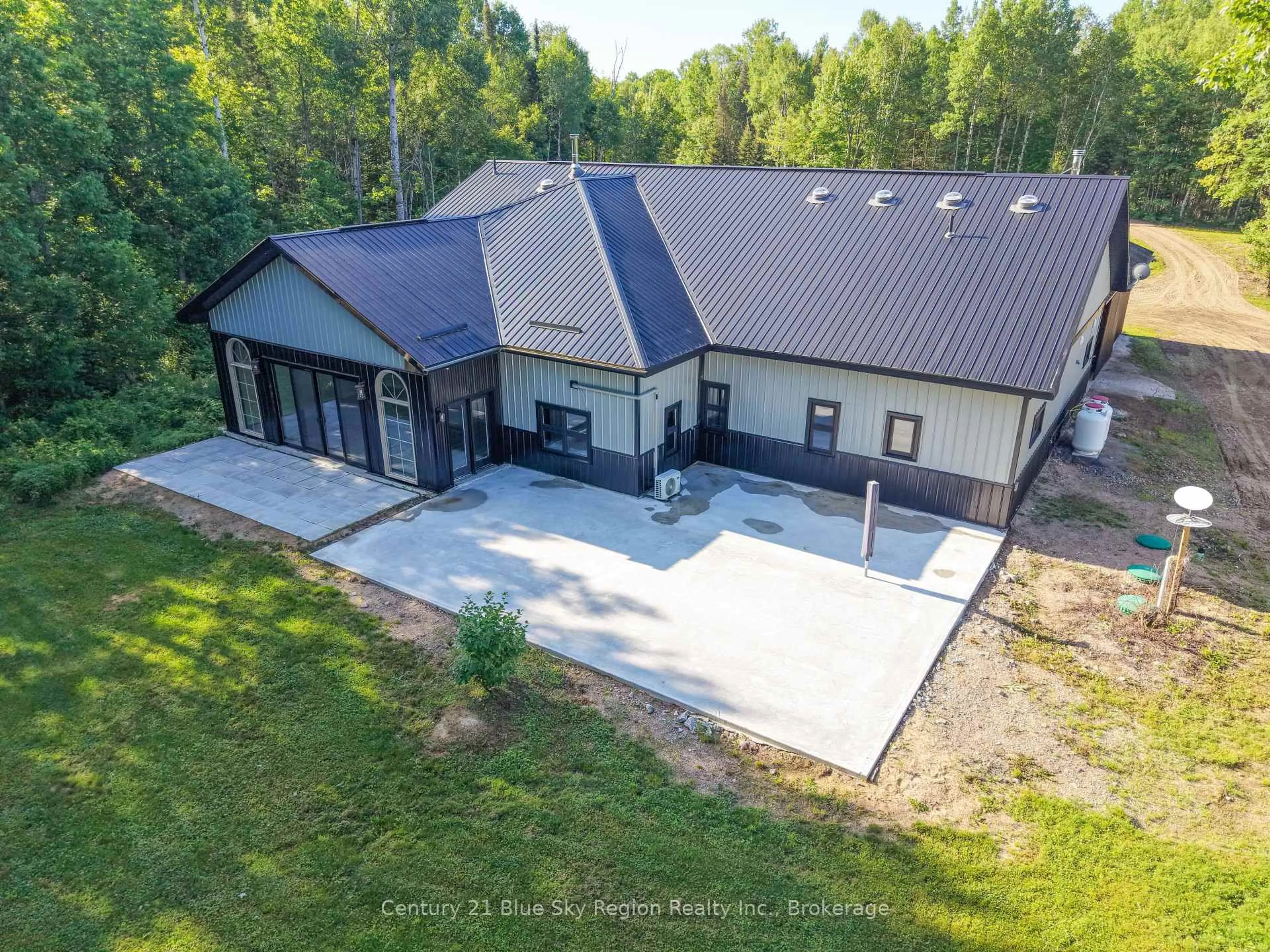 A pic from outside/outdoor area/front of a property/back of a property/a pic from drone, building for 79 Hillcrest Rd, East Ferris Ontario P0H 1B0