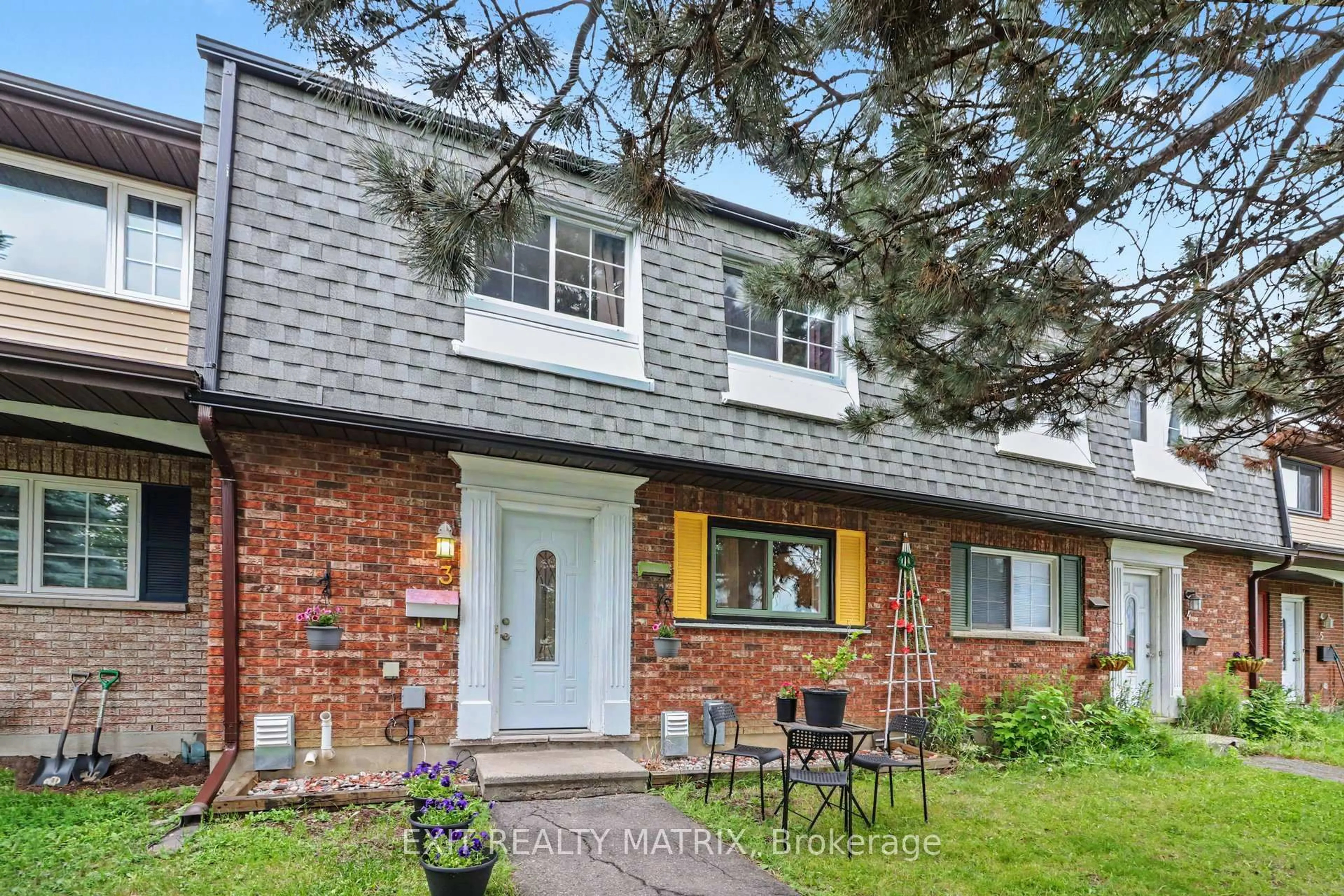 Home with brick exterior material, street for 1661 Heron Rd #3, Ottawa Ontario K1V 6A3